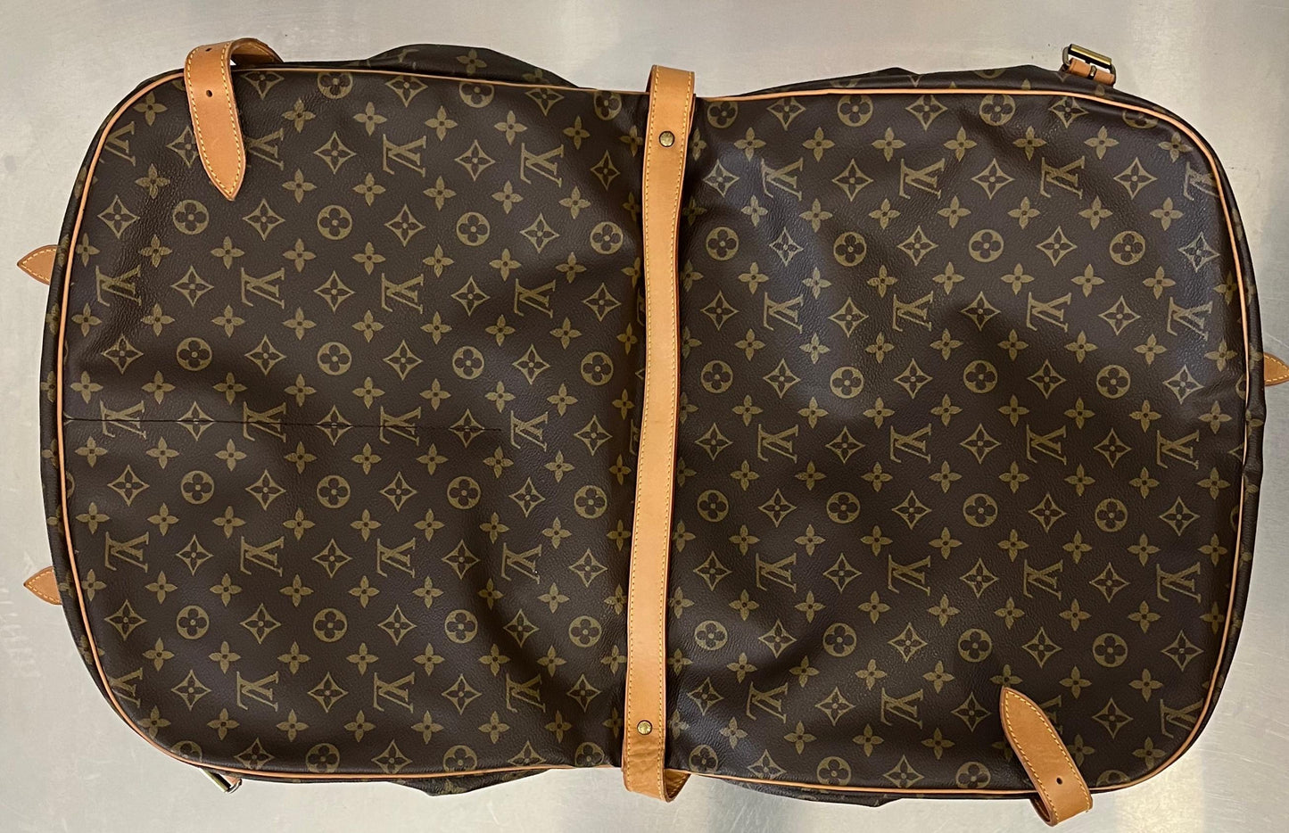 Louis Vuitton Saumur 43