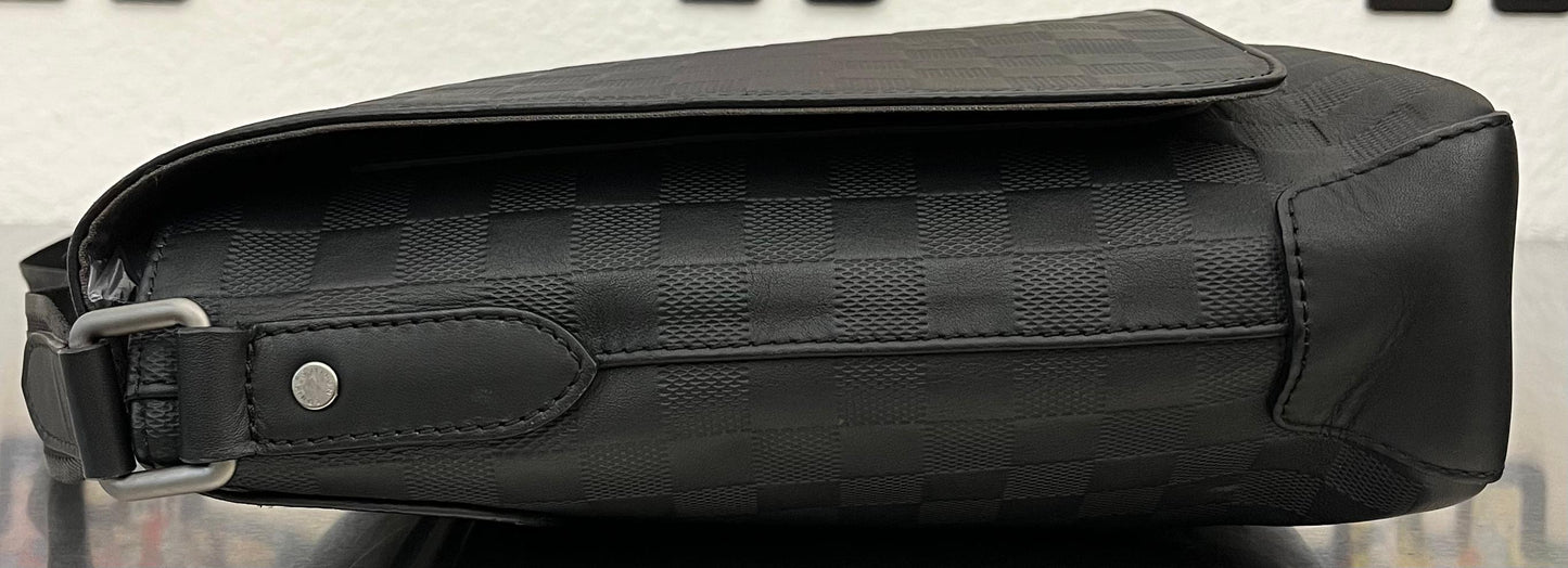 Louis Vuitton District Infini Leder
