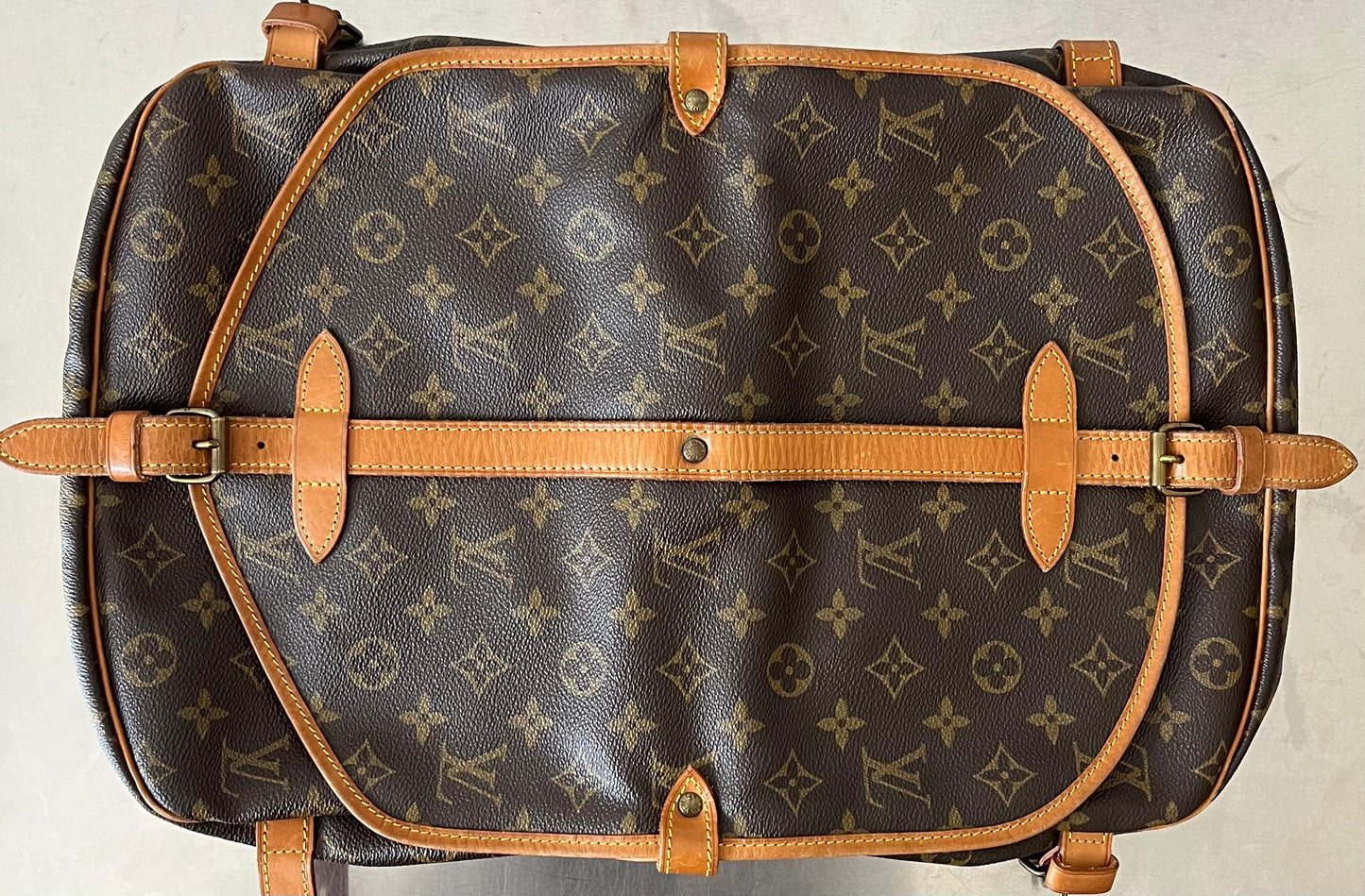 Louis Vuitton Saumur 30