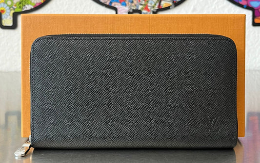 Louis Vuitton Zippy Organizer Taiga