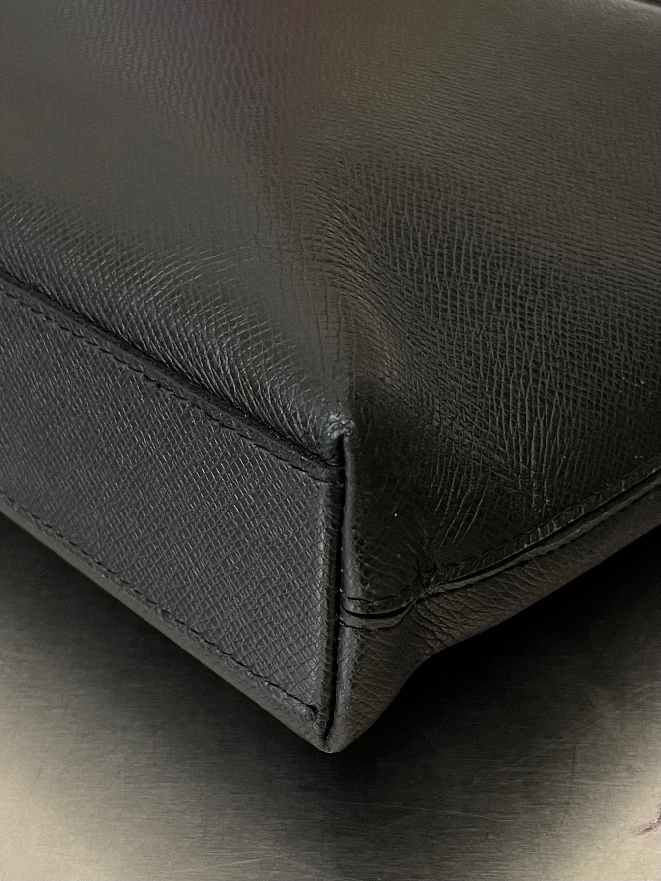 Louis Vuitton Anton