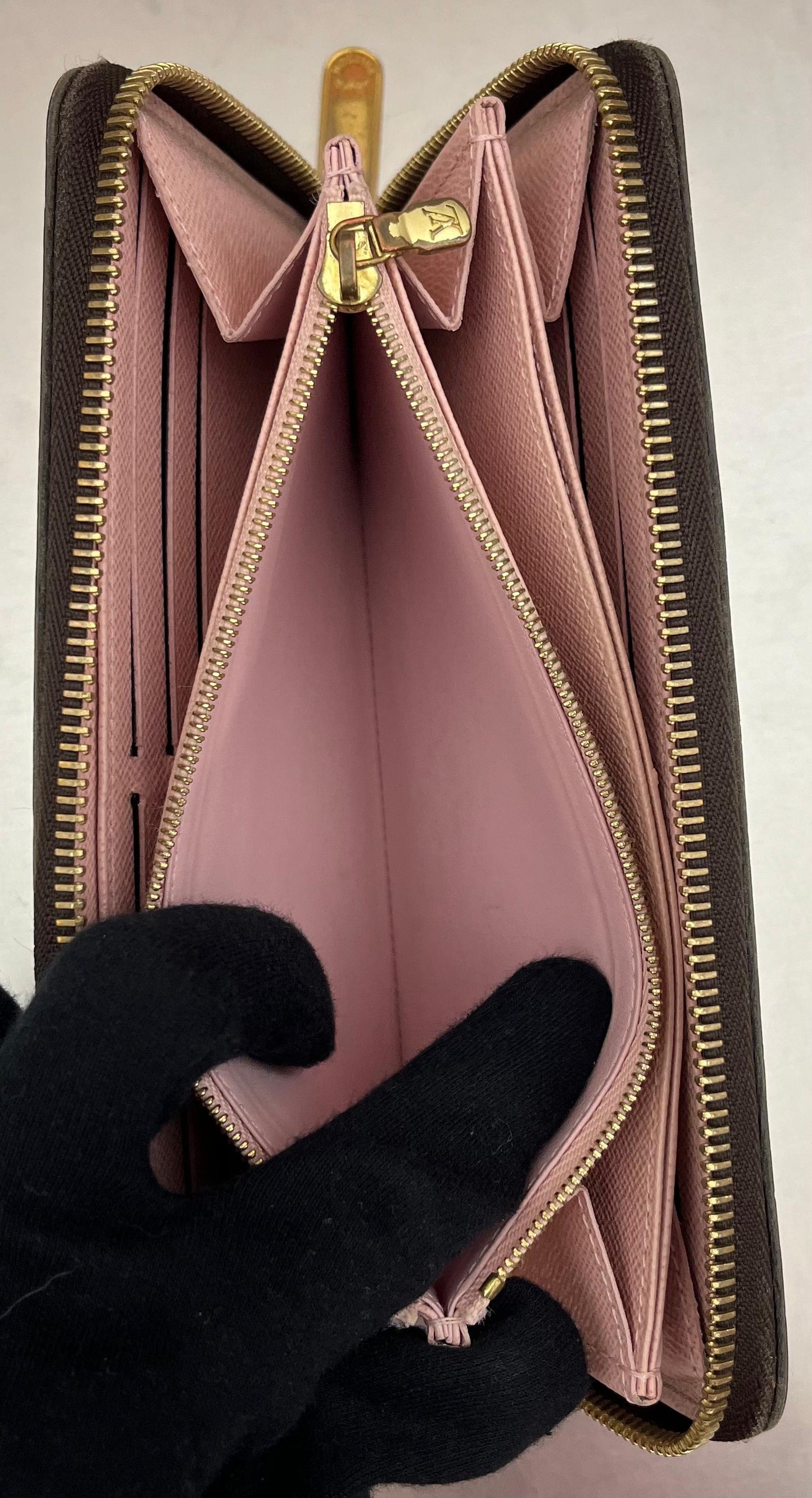 Louis Vuitton Zippy Damier