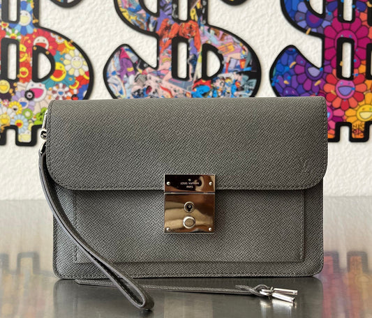 Louis Vuitton Neo Bellaia Taiga Leder