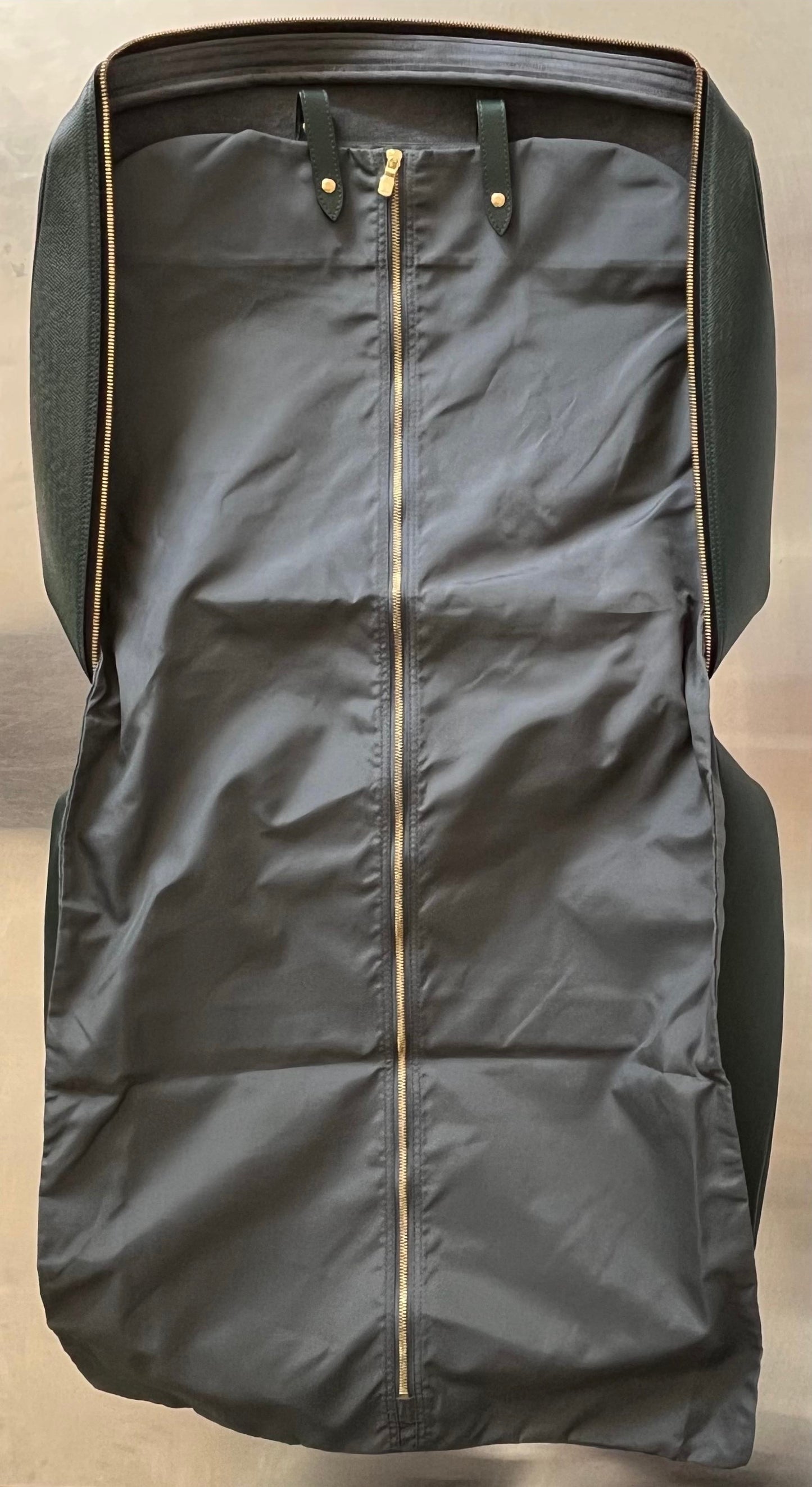 Louis Vuitton Helanga Taiga
