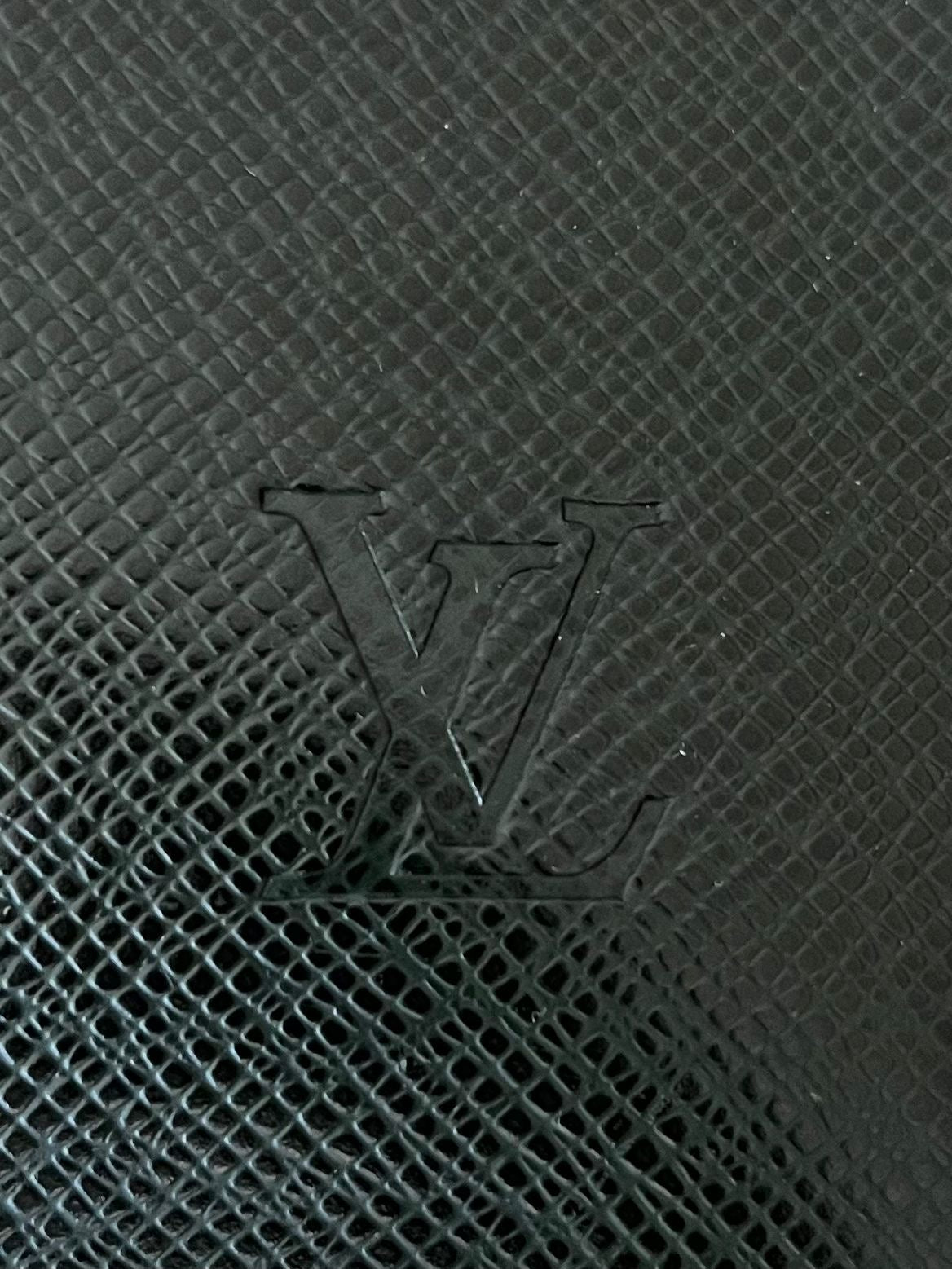 Louis Vuitton Serviette Kourad