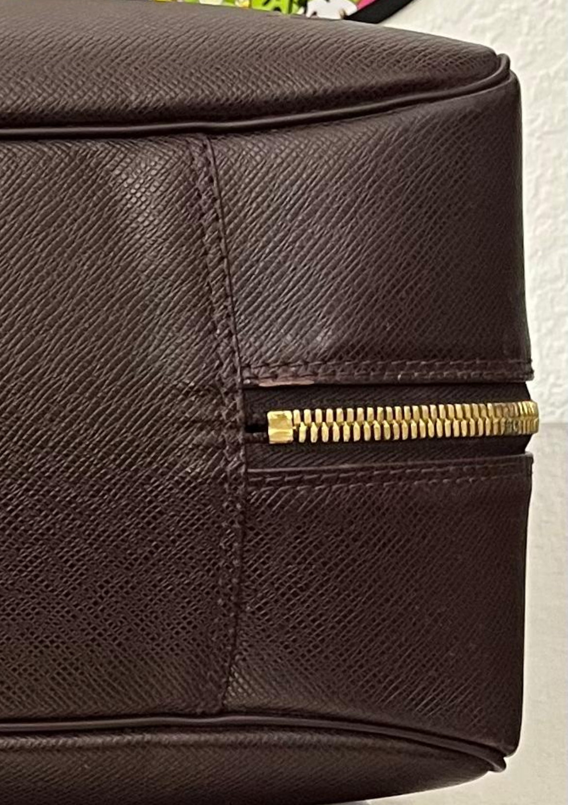 Louis Vuitton Helanga Taiga