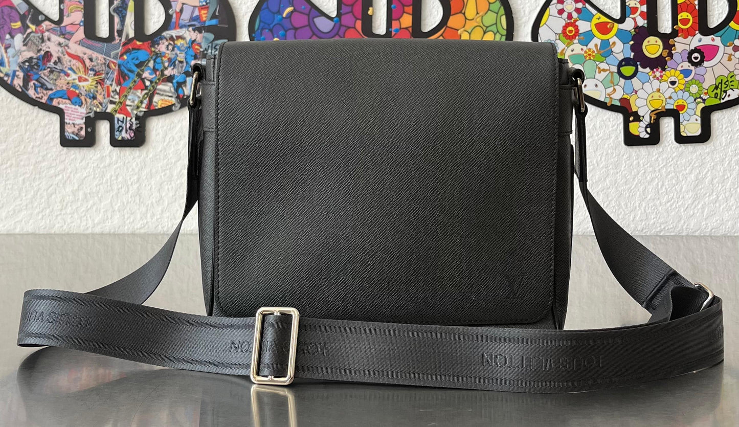 Louis Vuitton Roman PM Taiga Messenger