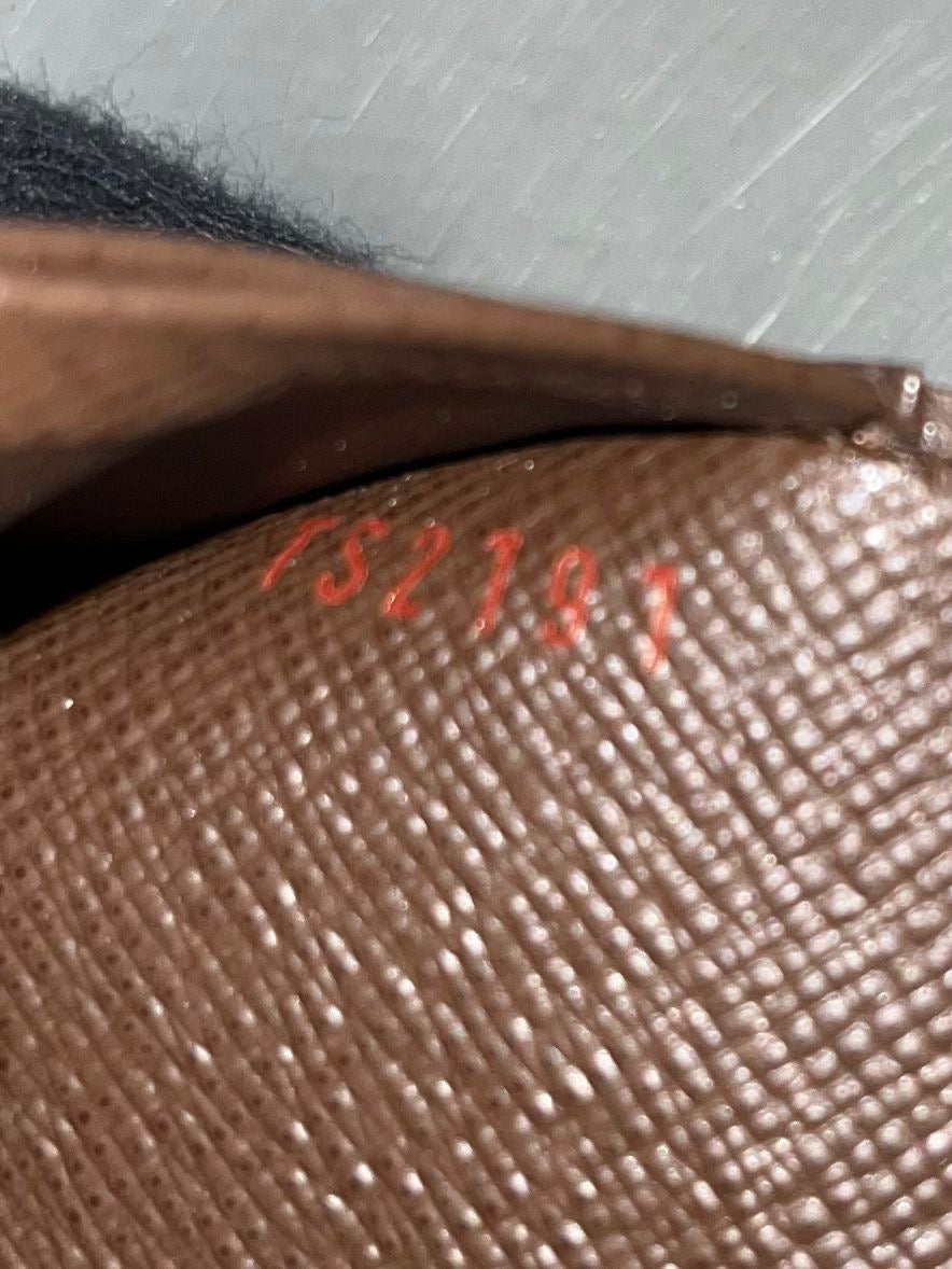 Louis Vuitton Brazza Damier