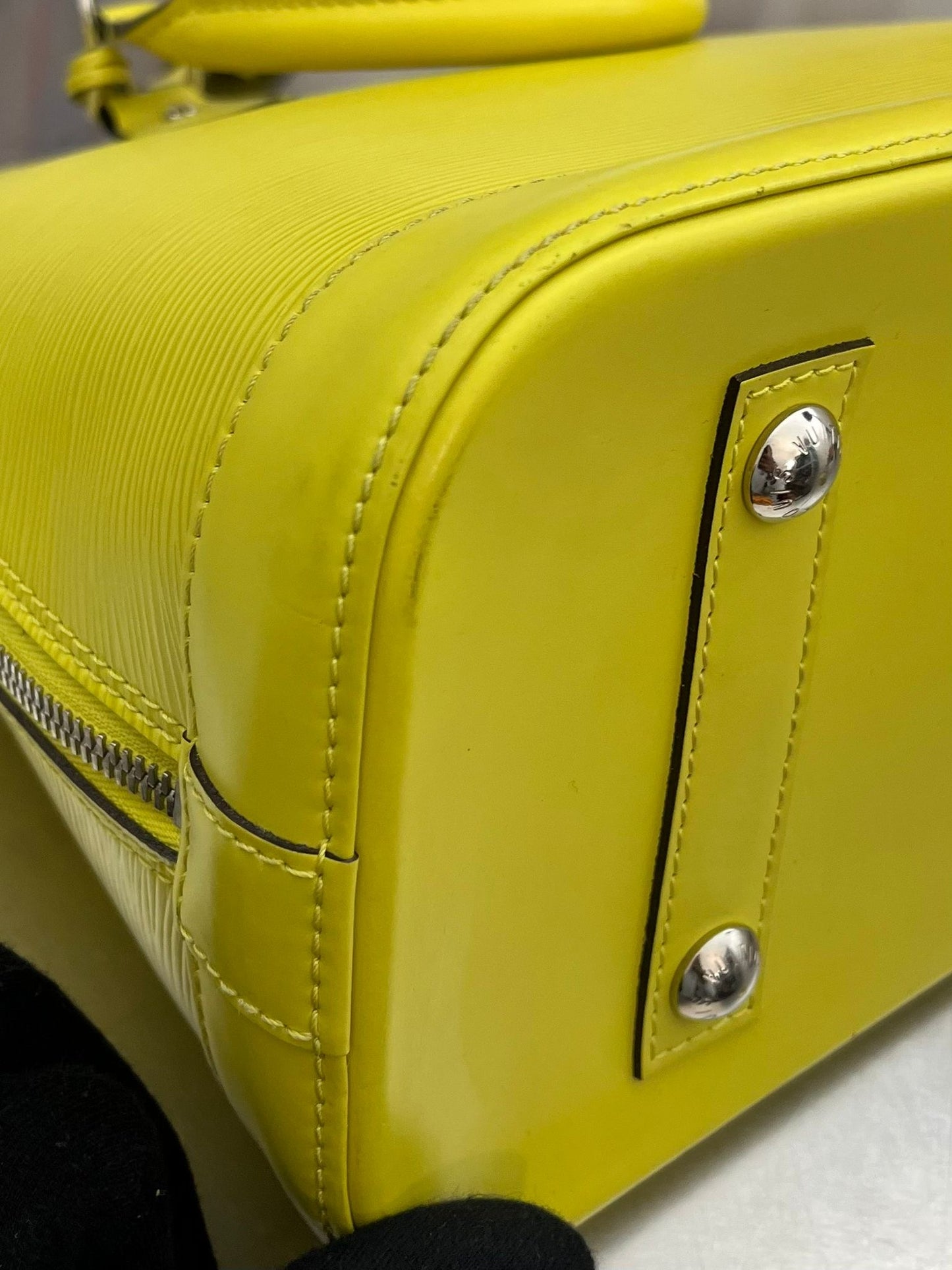 Louis Vuitton Alma PM Epi