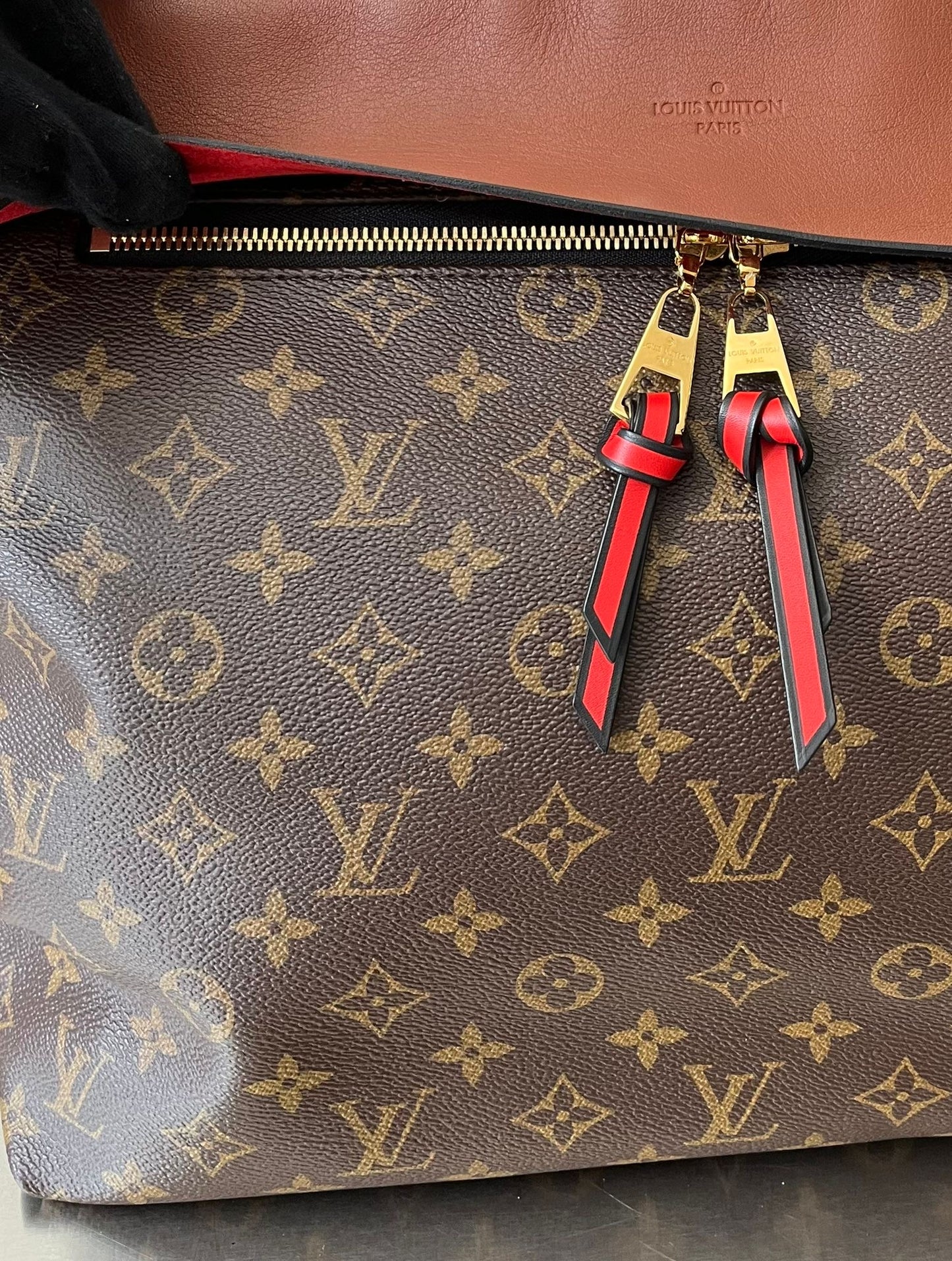 Louis Vuitton Tuileries Hobo