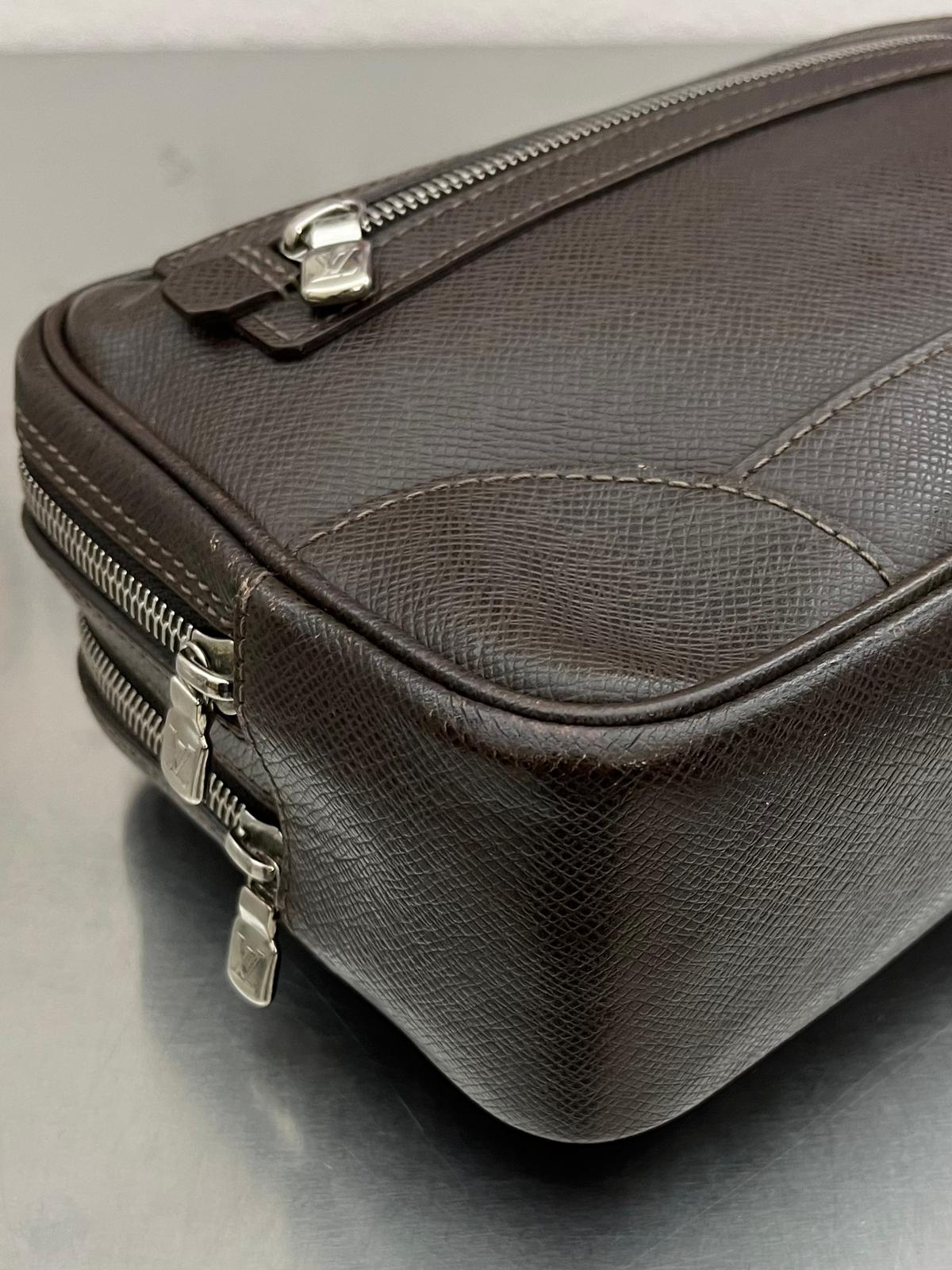 Louis Vuitton Pavel Taiga Leder (Braun)