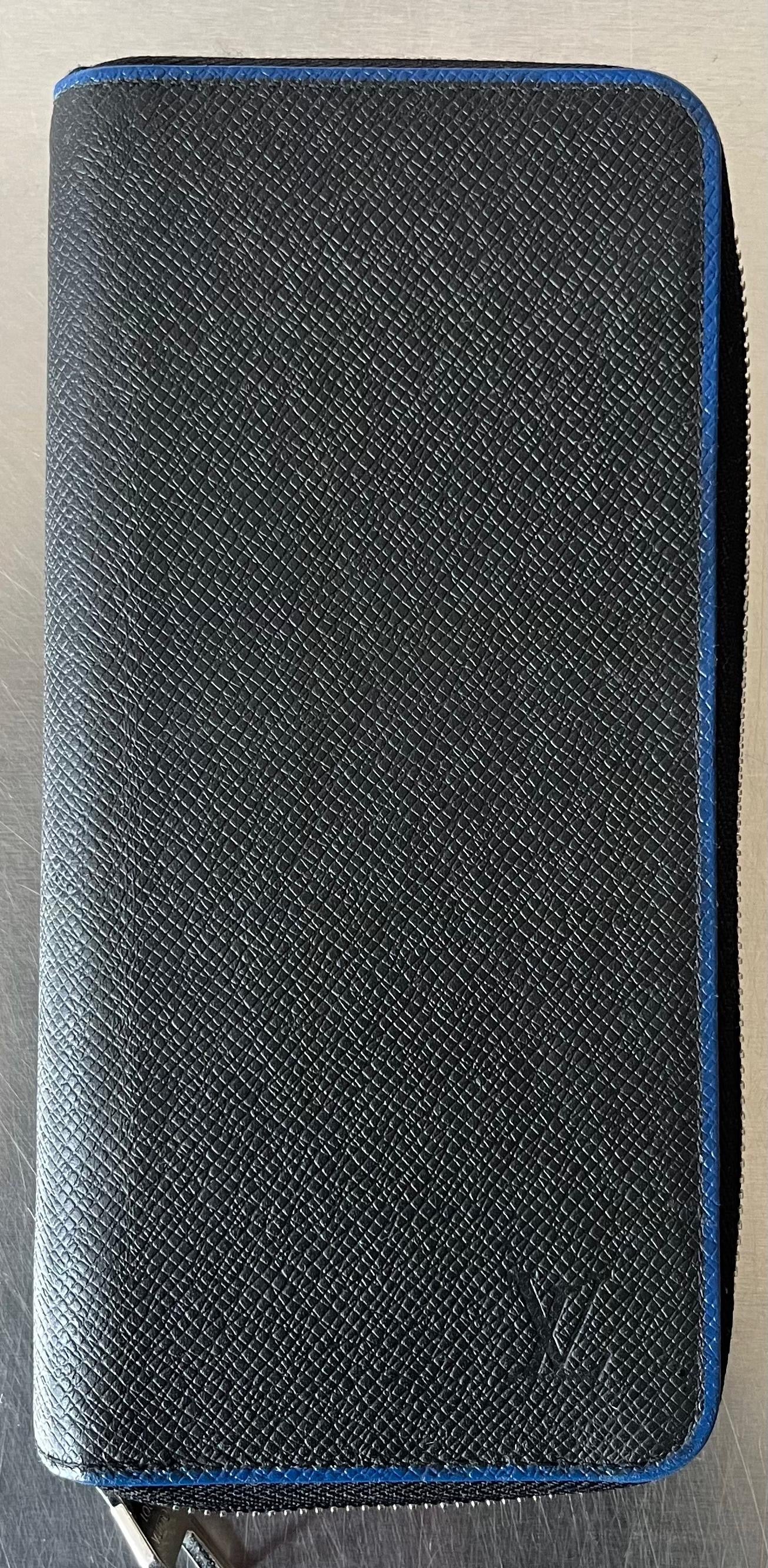 Louis Vuitton Zippy Vertical Taiga