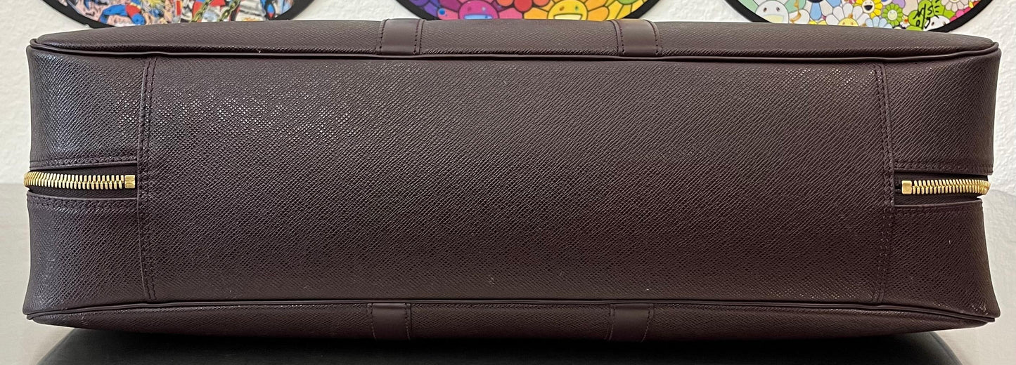 Louis Vuitton Helanga Taiga