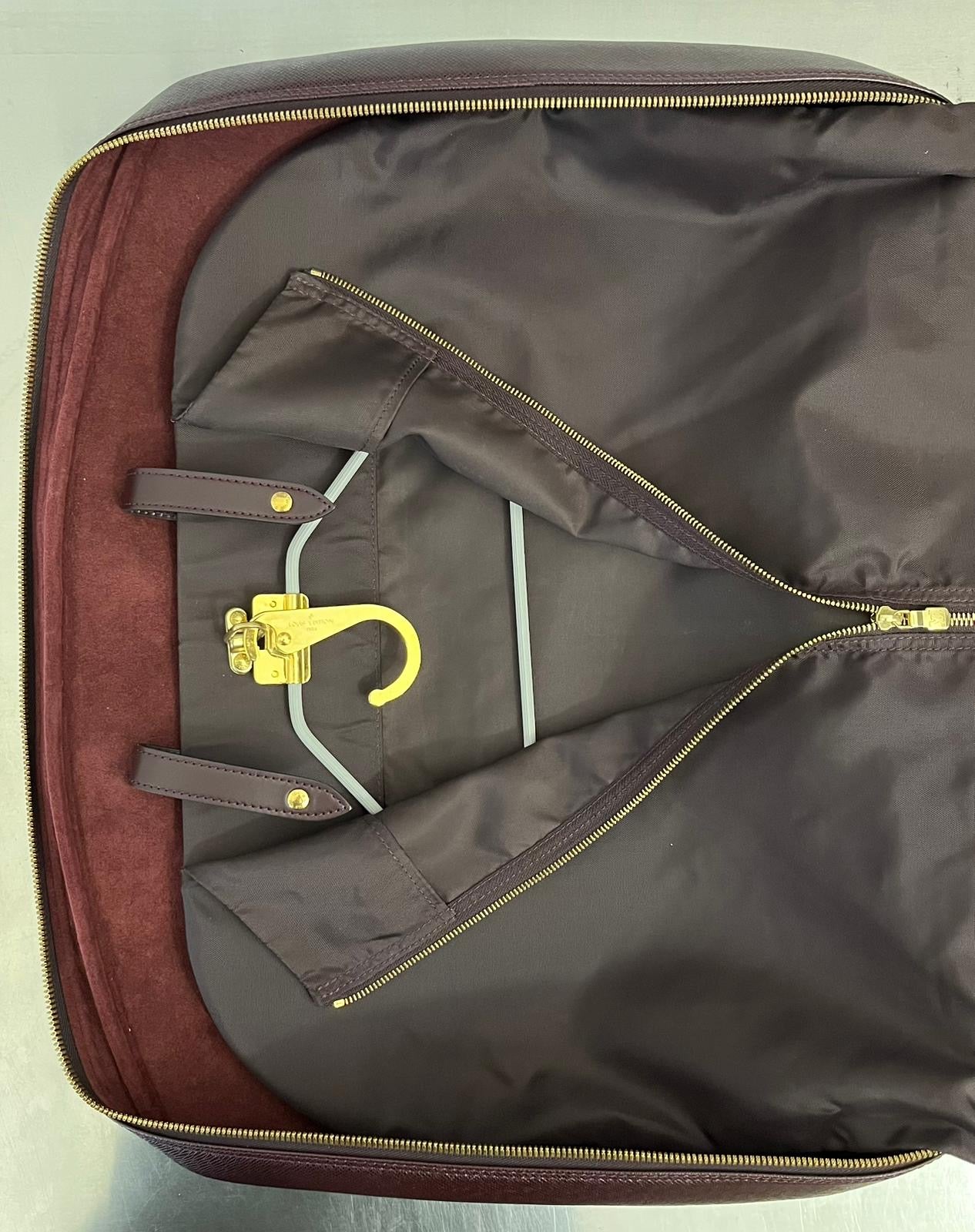 Louis Vuitton Helanga Taiga