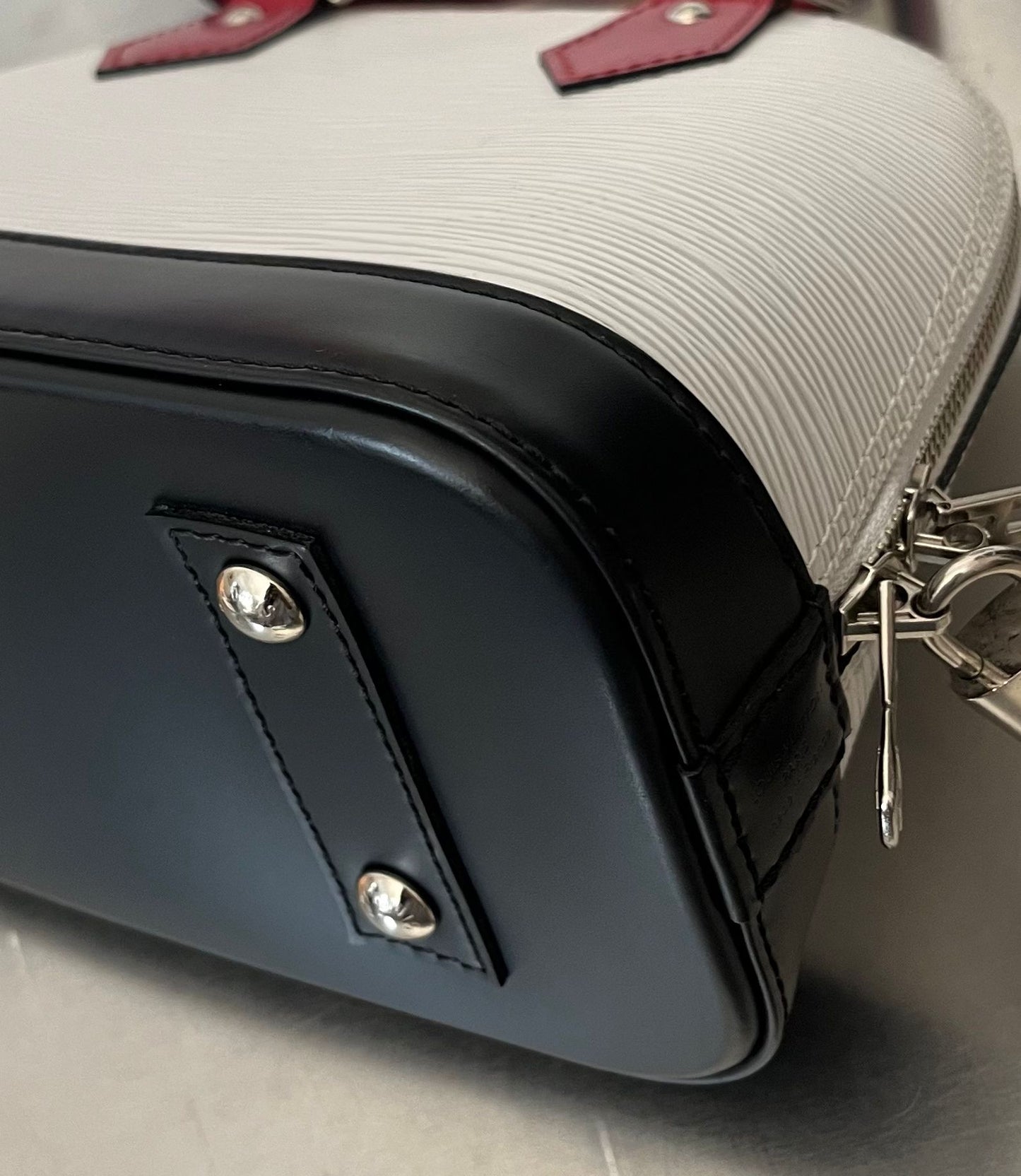 Louis Vuitton Alma BB Epi