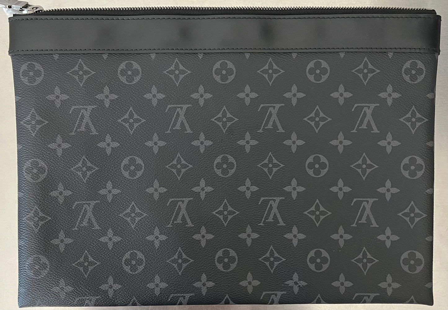 Louis Vuitton Pochette Discovery GM