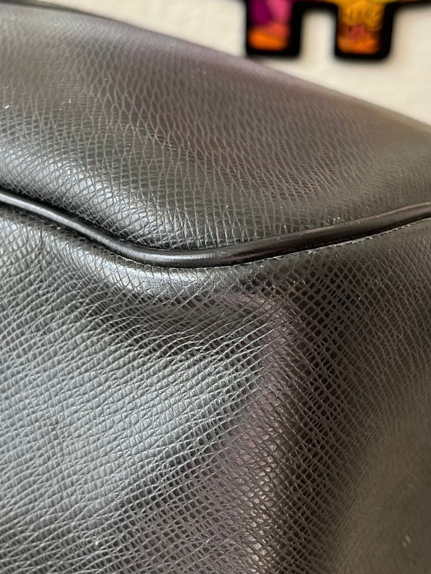 Louis Vuitton Kendall GM Taiga Leder