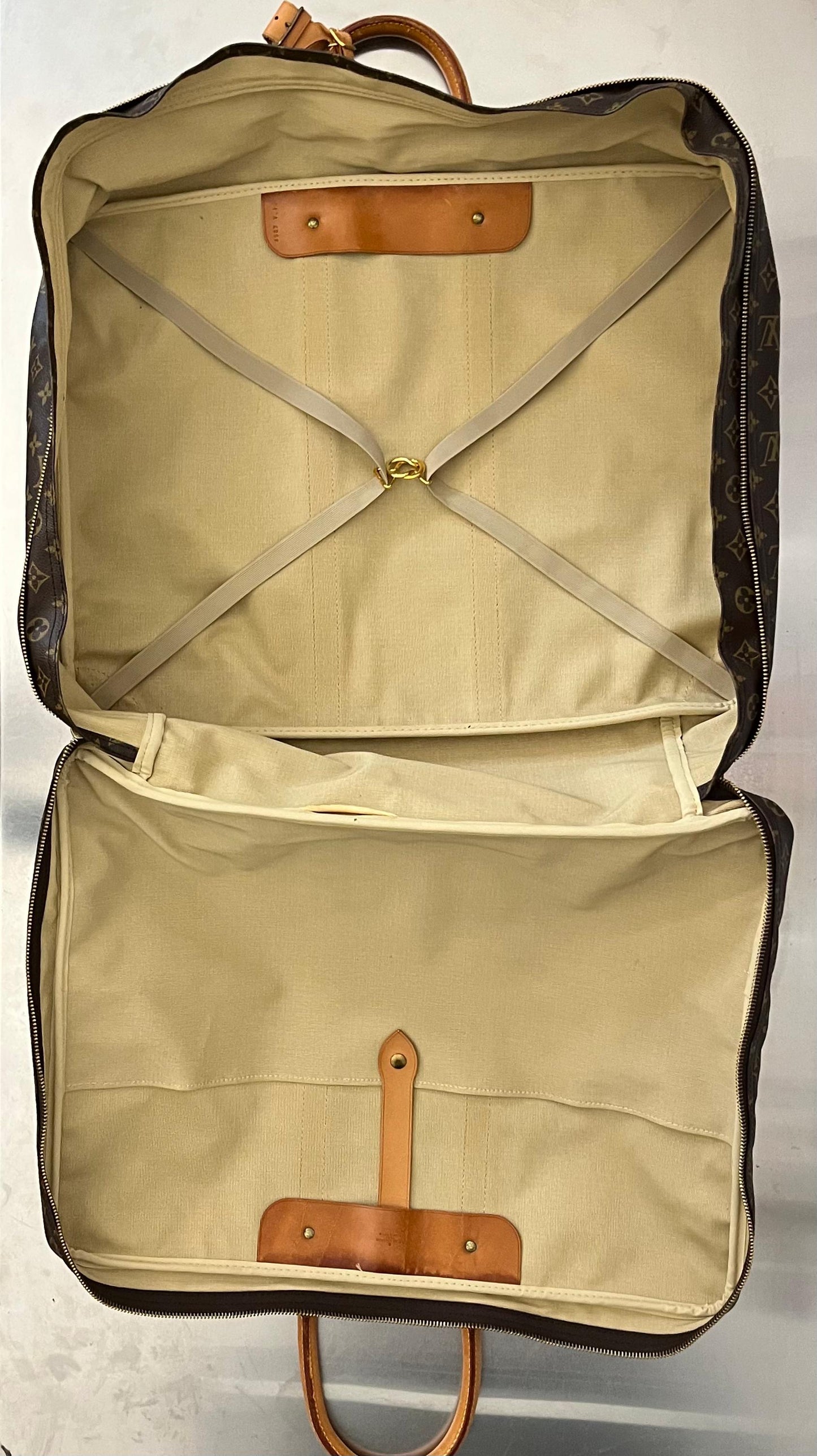 Louis Vuitton Sirius 55
