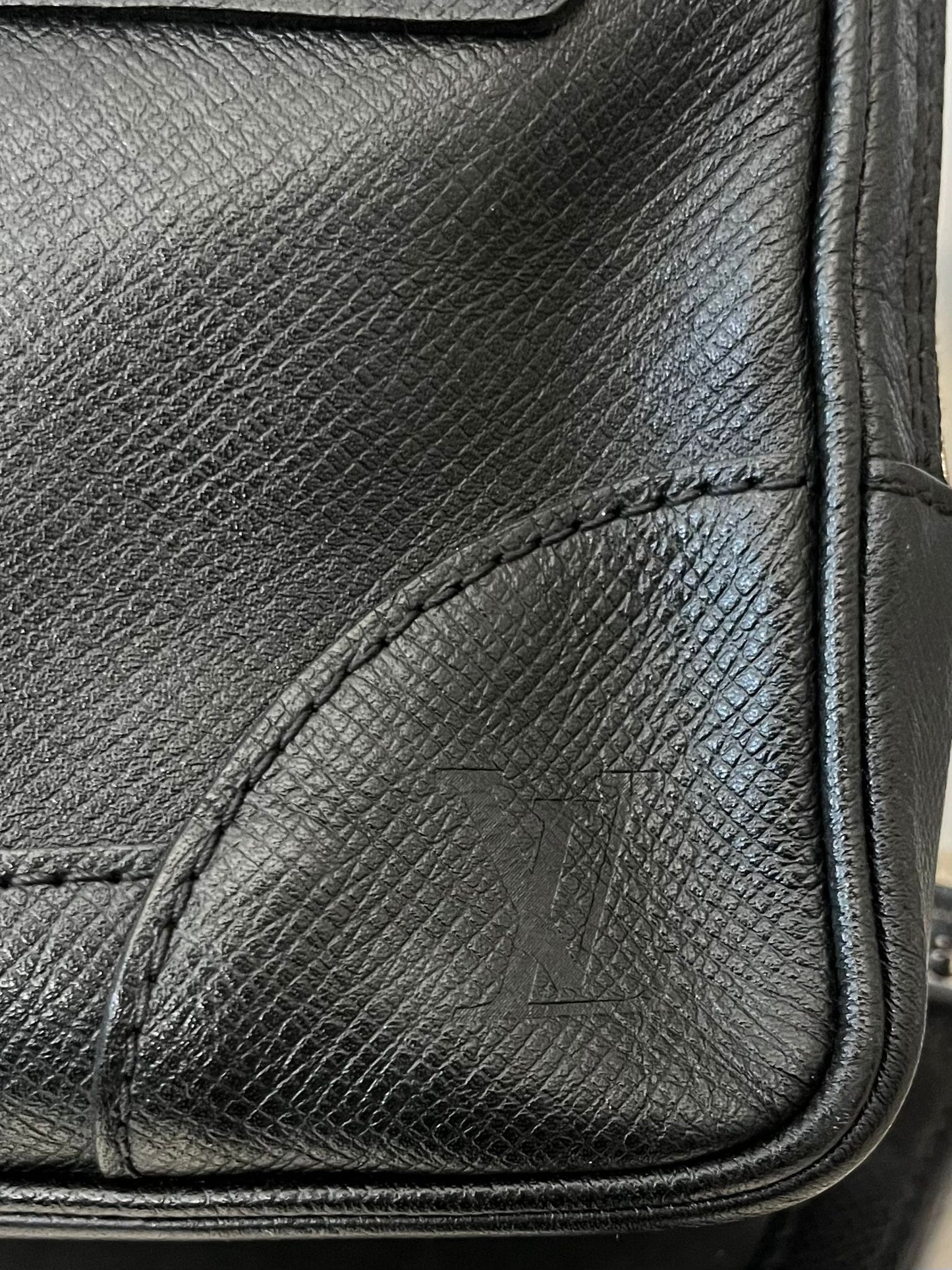 Louis Vuitton Pavel Taiga Leder