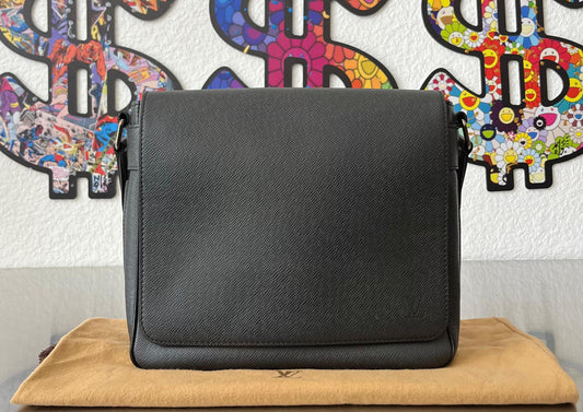 Louis Vuitton Roman PM Taiga Messenger
