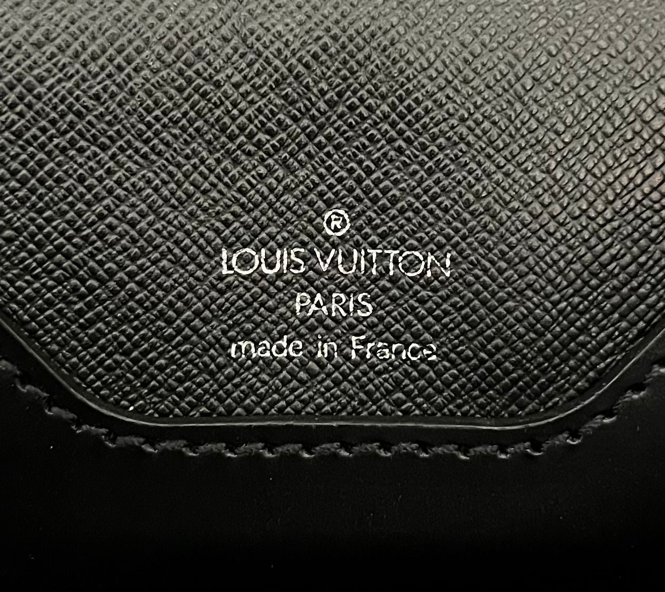 Louis Vuitton Porte Documents Minuto Taiga