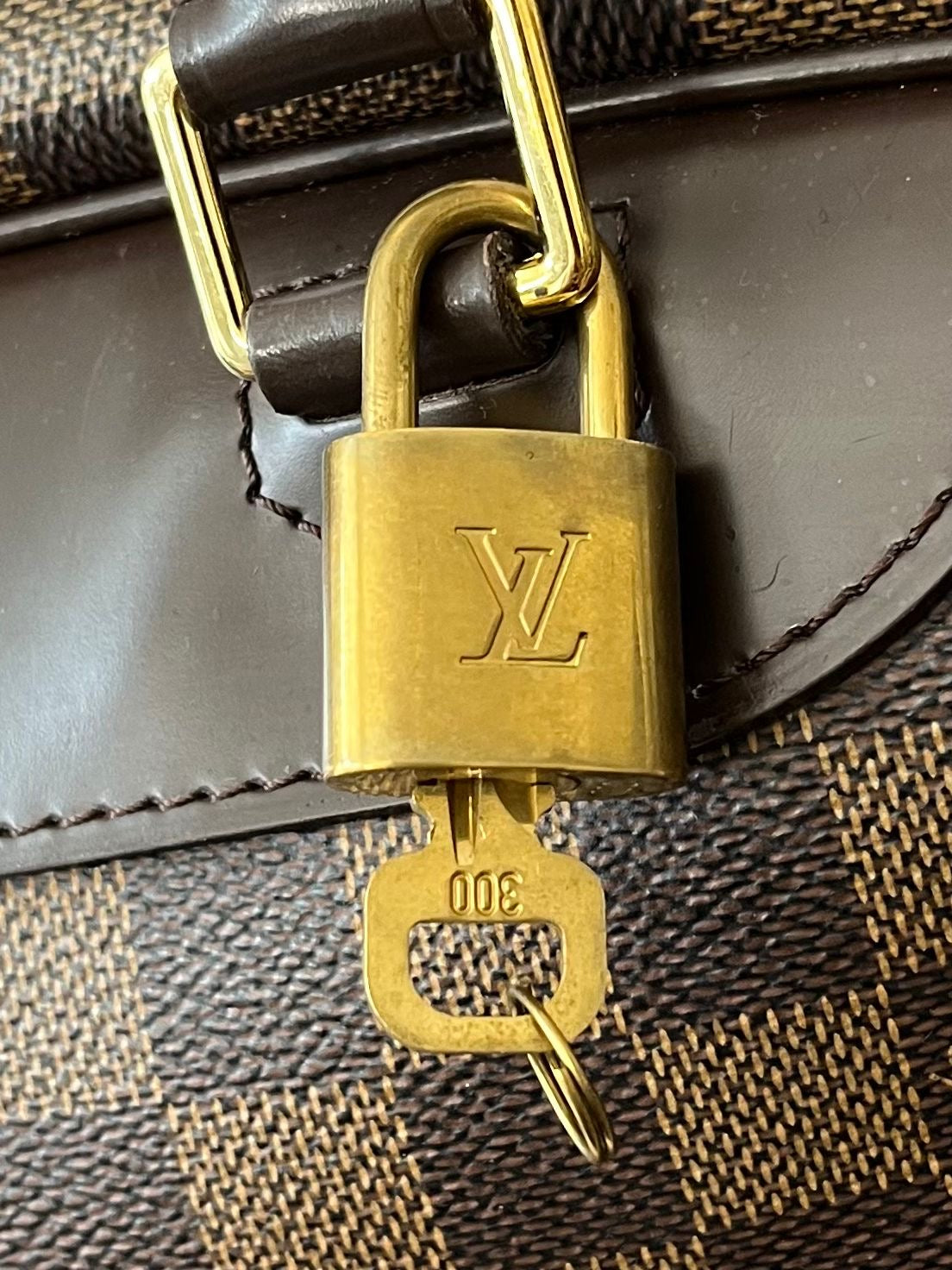 Louis Vuitton Deauville Damier