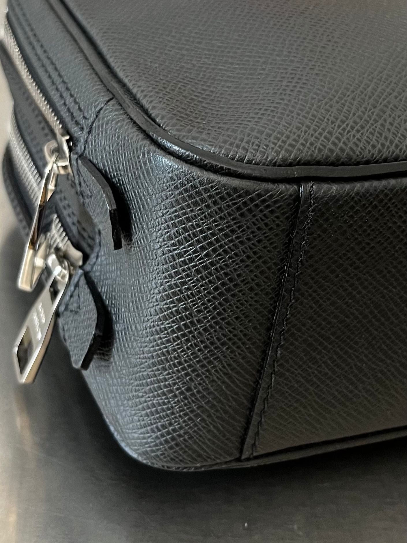 Louis Vuitton Neo Pavel Taiga