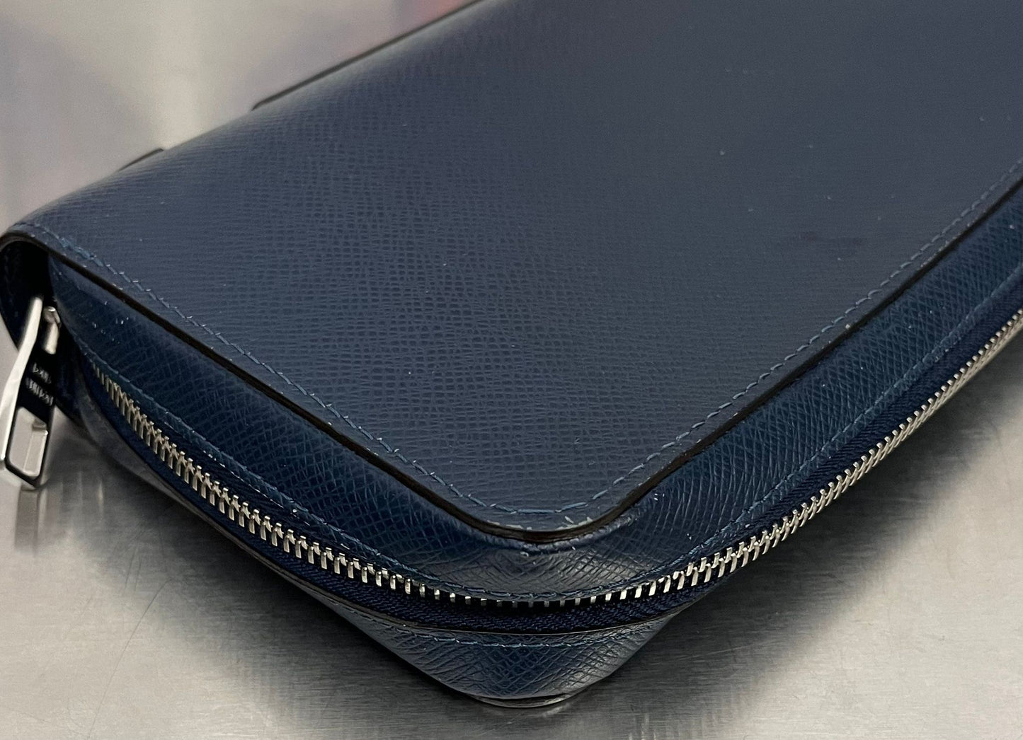 Louis Vuitton Zippy XL Taiga
