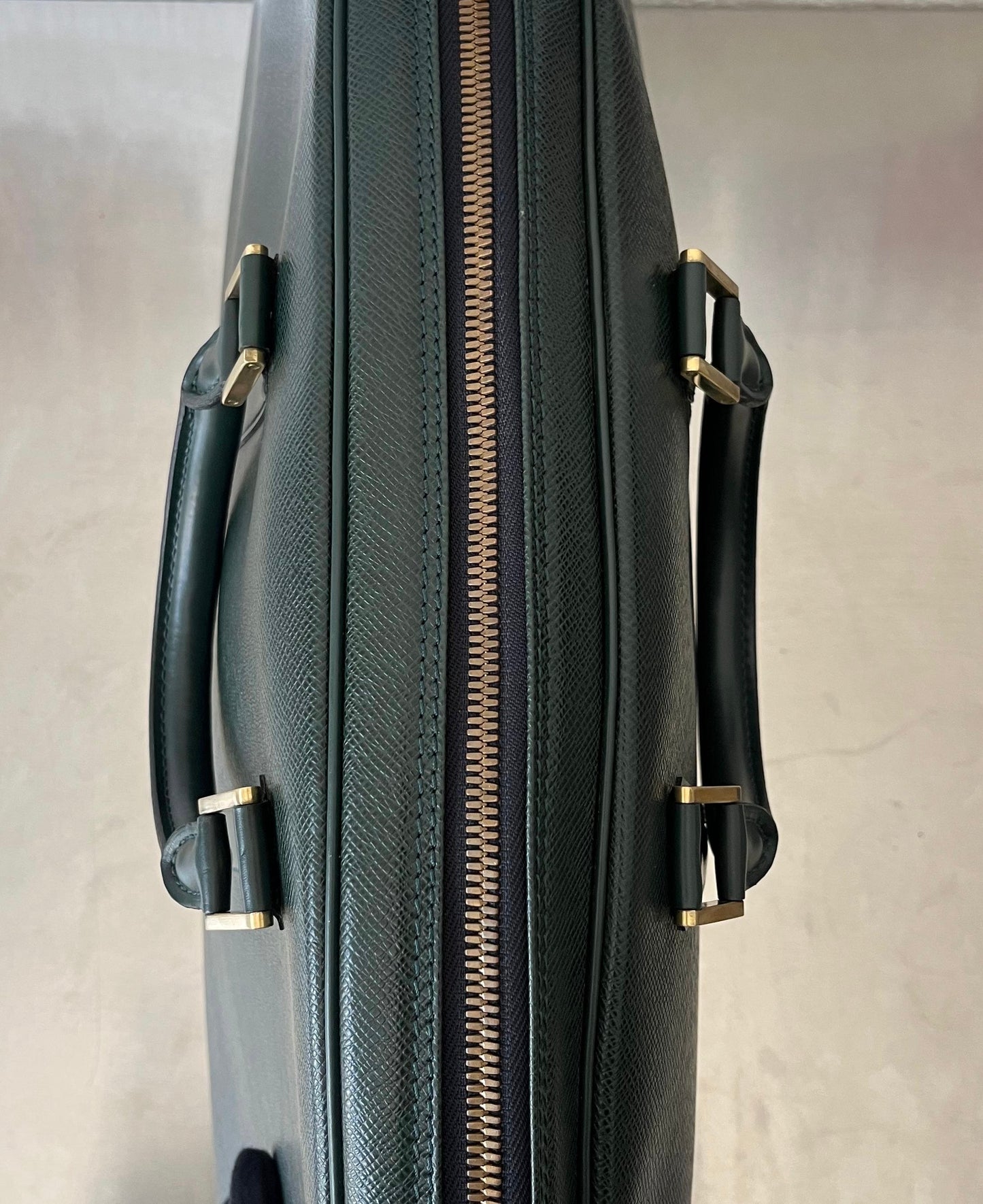 Louis Vuitton Helanga Taiga