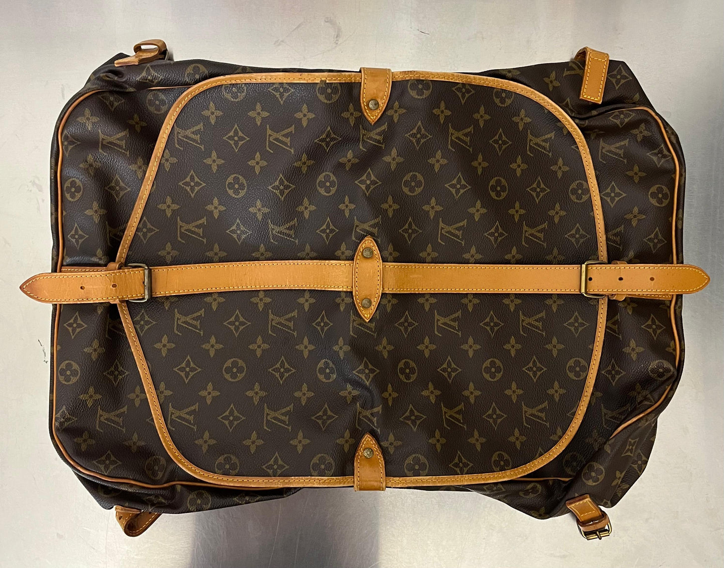 Louis Vuitton Saumur 35