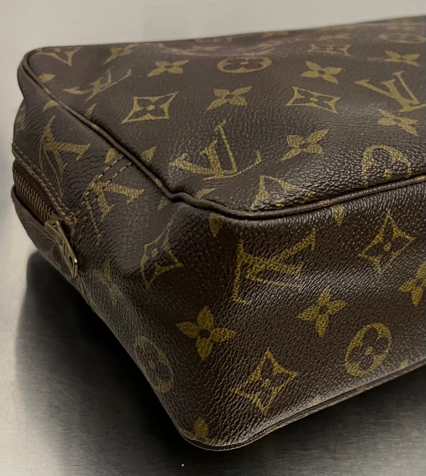 Louis Vuitton Trousse Toilette 28