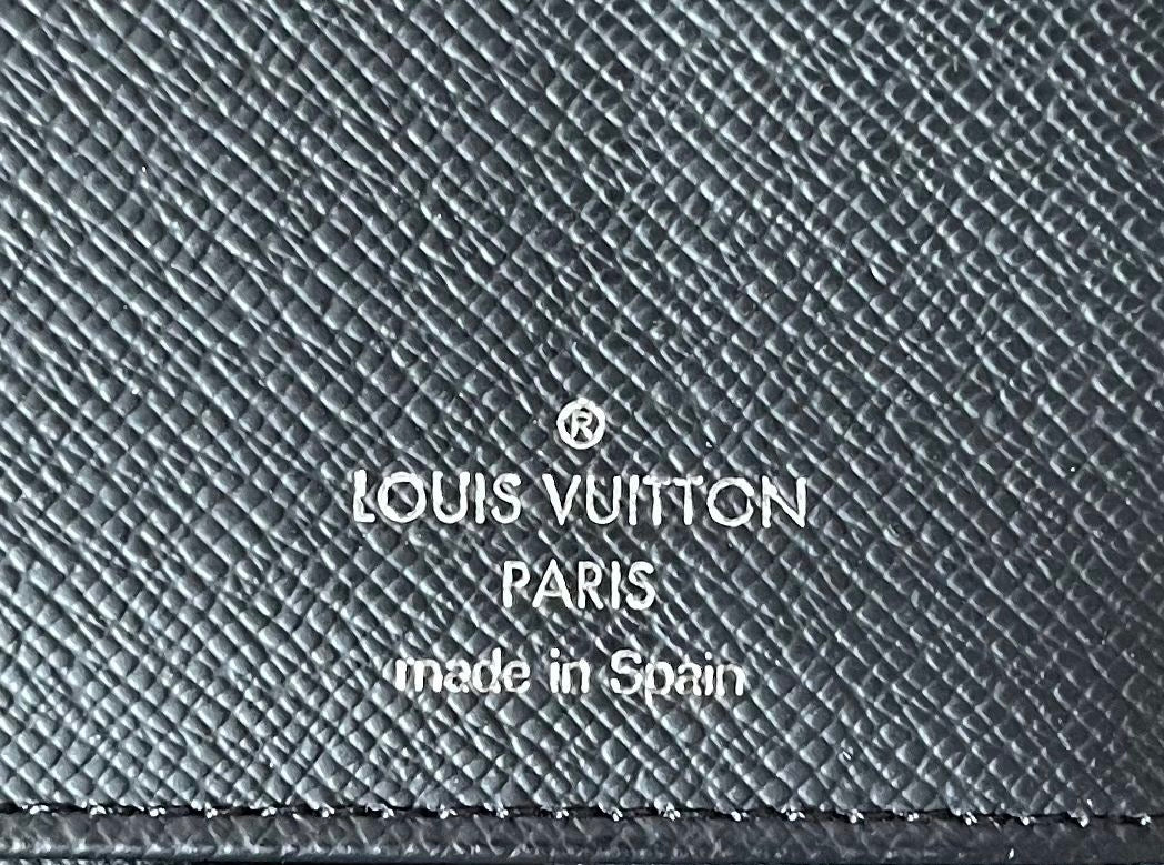Louis Vuitton Zippy Vertical Taiga