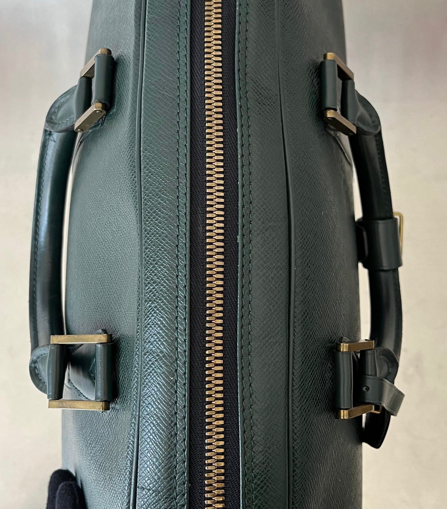 Louis Vuitton Helanga Taiga