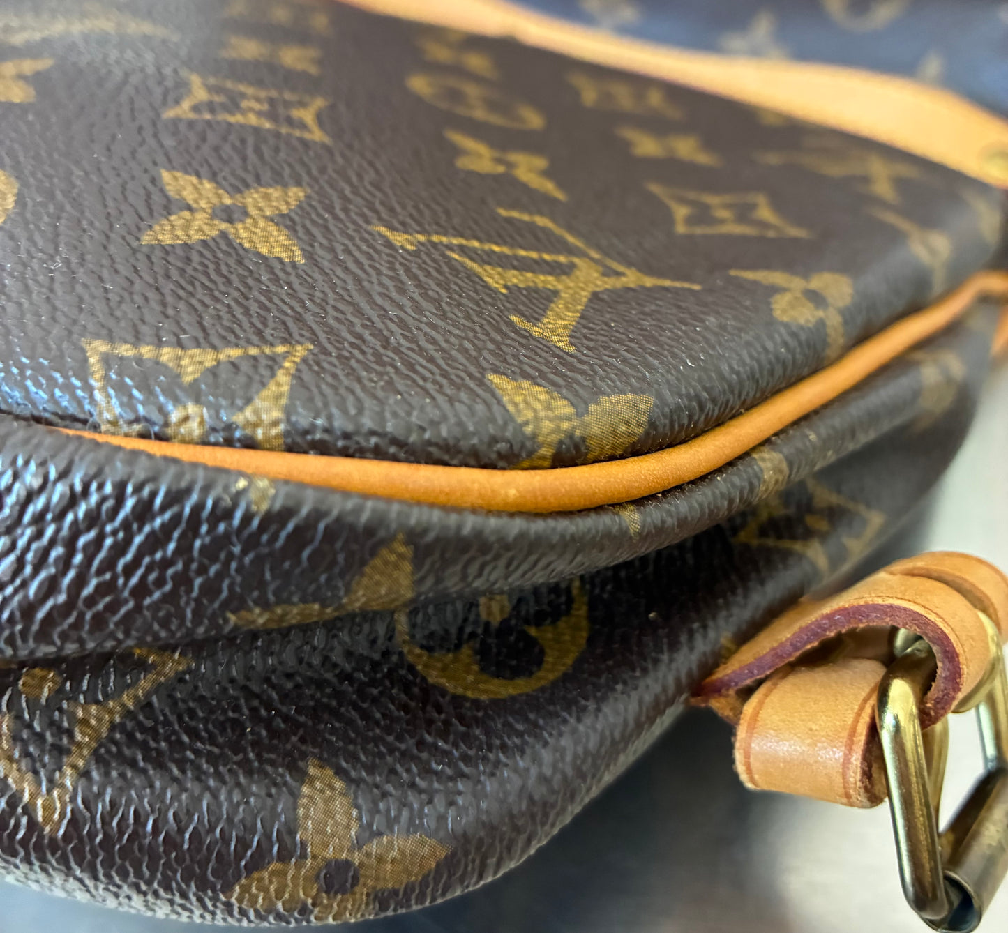 Louis Vuitton Saumur 30