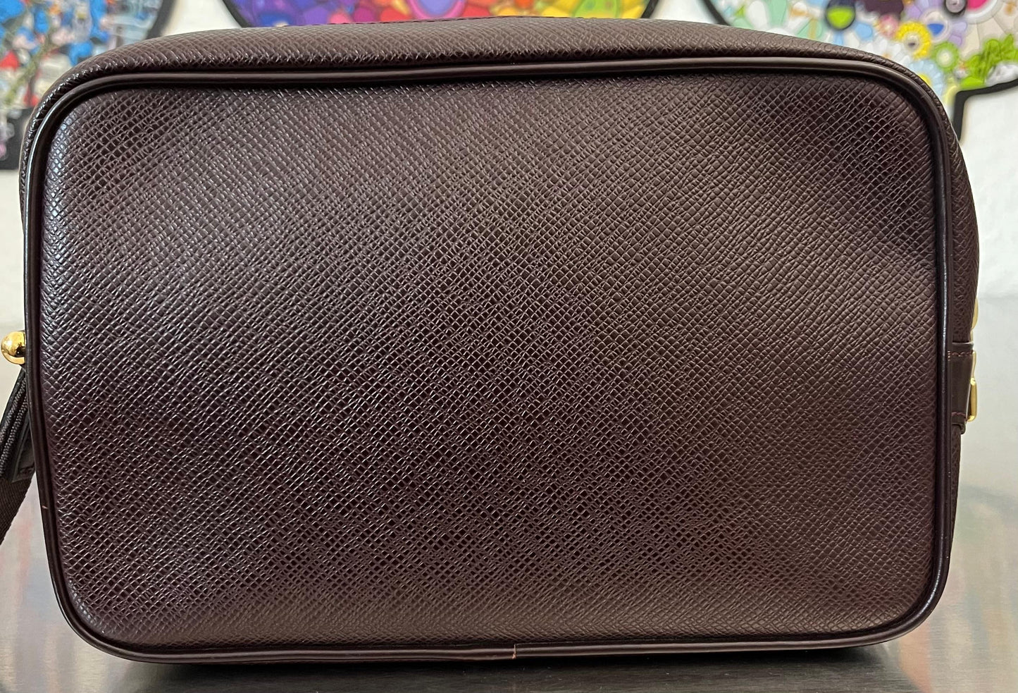 Louis Vuitton Karga Taiga Leder