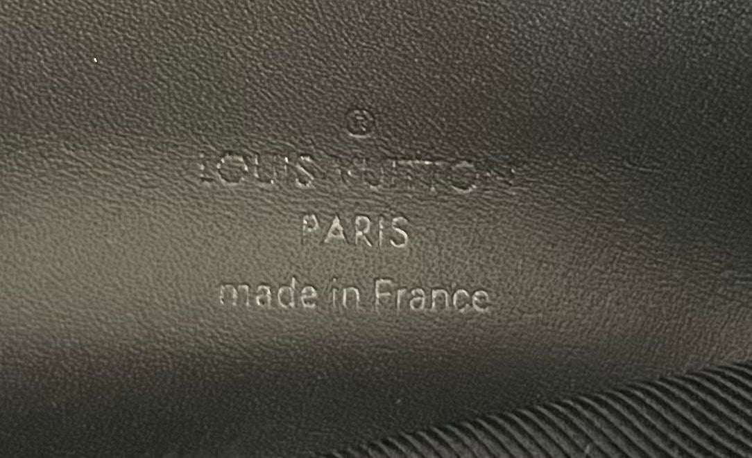 Louis Vuitton Shadow Pochette Discovery PM Leder