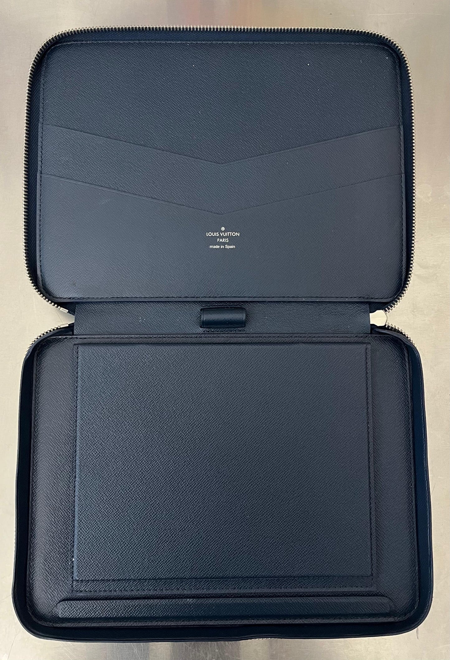 Louis Vuitton iPad Organizer Taiga