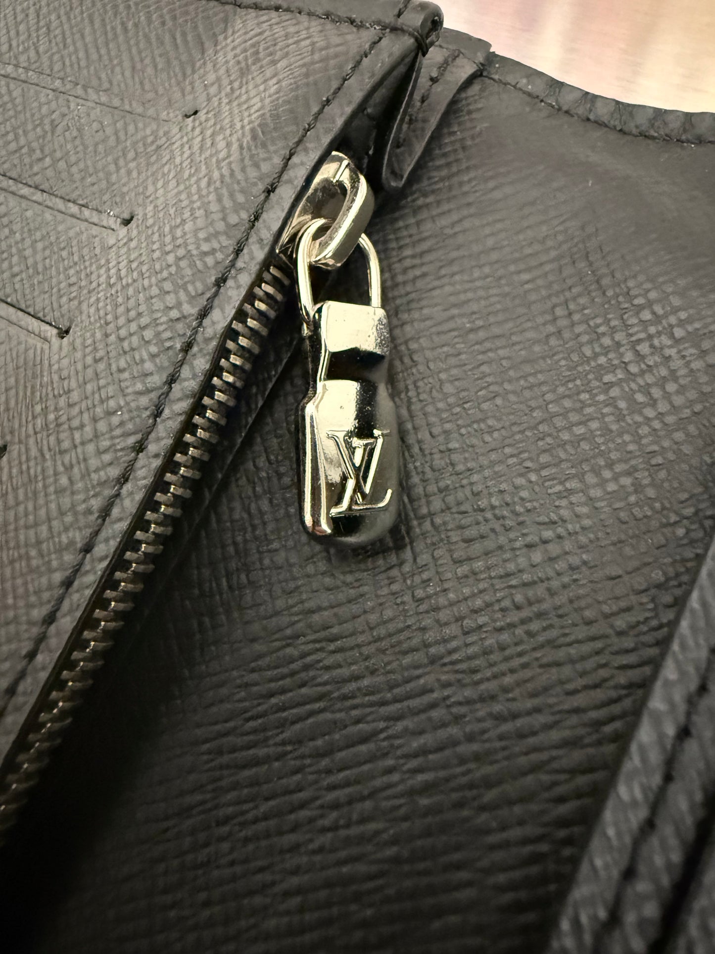 Louis Vuitton Brazza Macassar