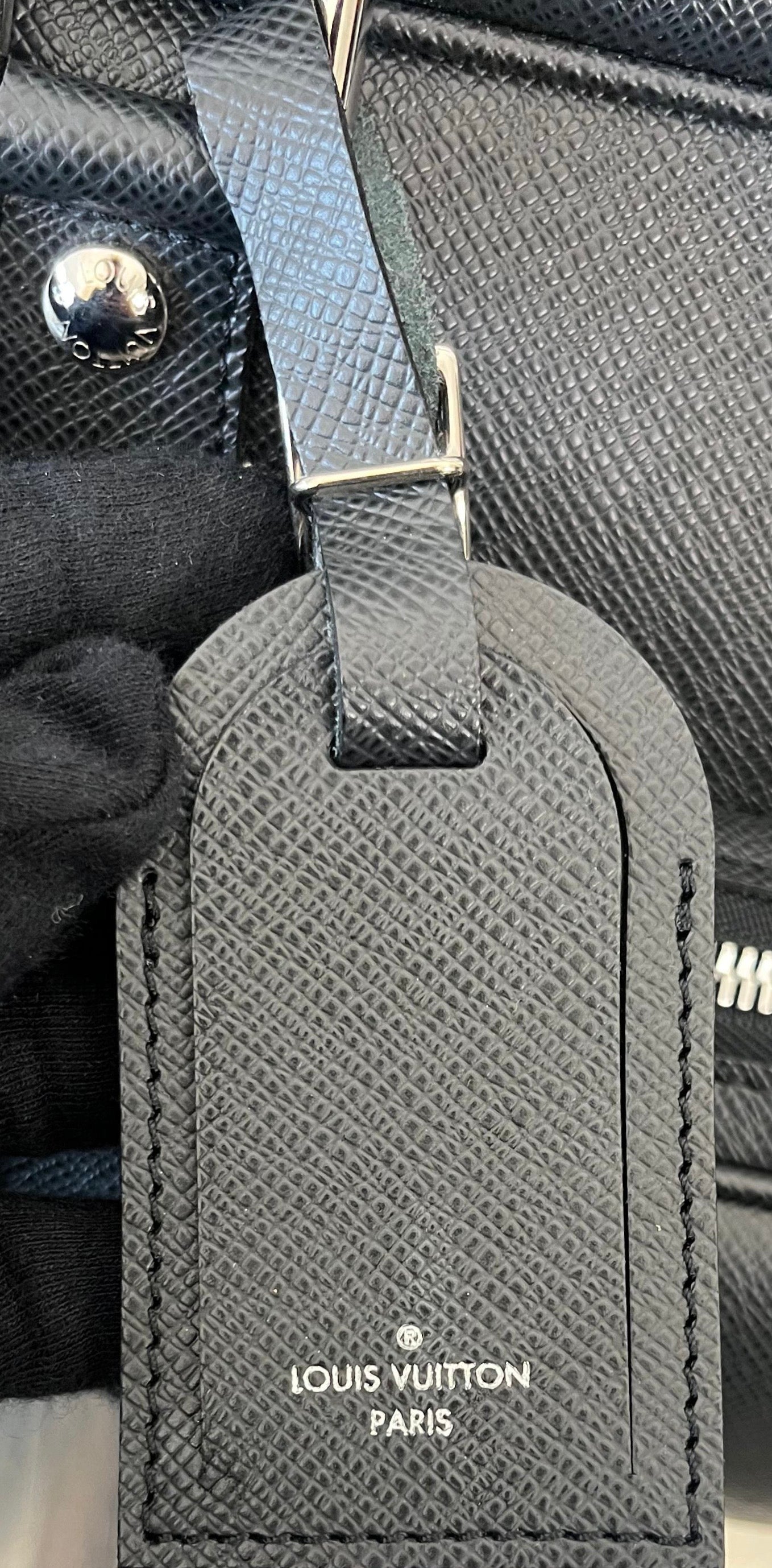 Louis Vuitton Nikolai  Taiga Leder