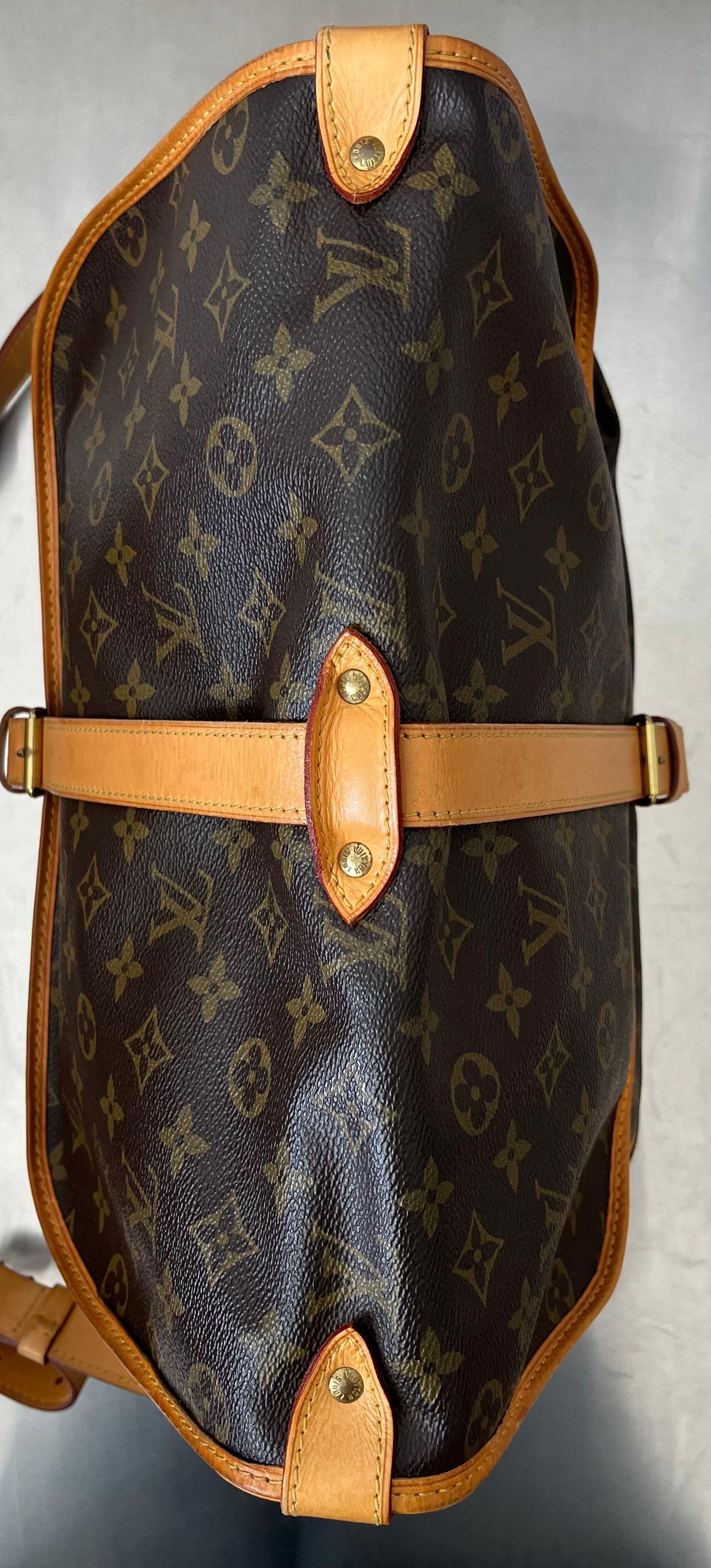 Louis Vuitton Saumur 35