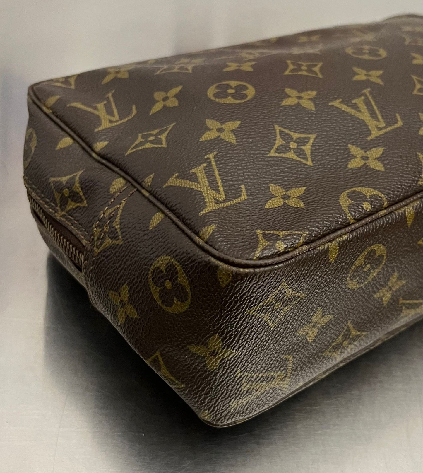 Louis Vuitton Trousse Toilette 28