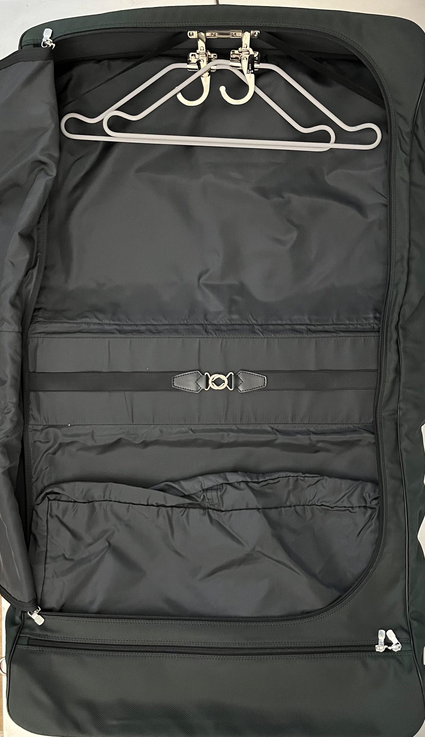 Louis Vuitton Cinq Cintre Kleidersack