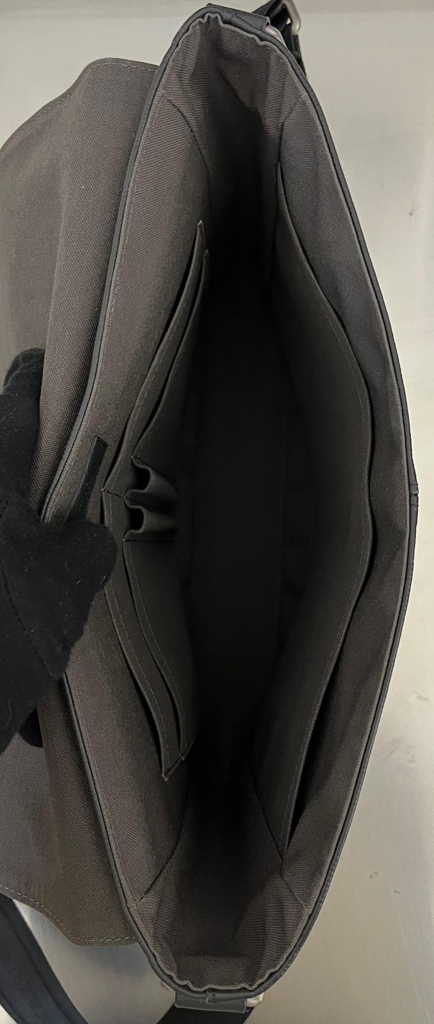 Louis Vuitton District Infini Leder