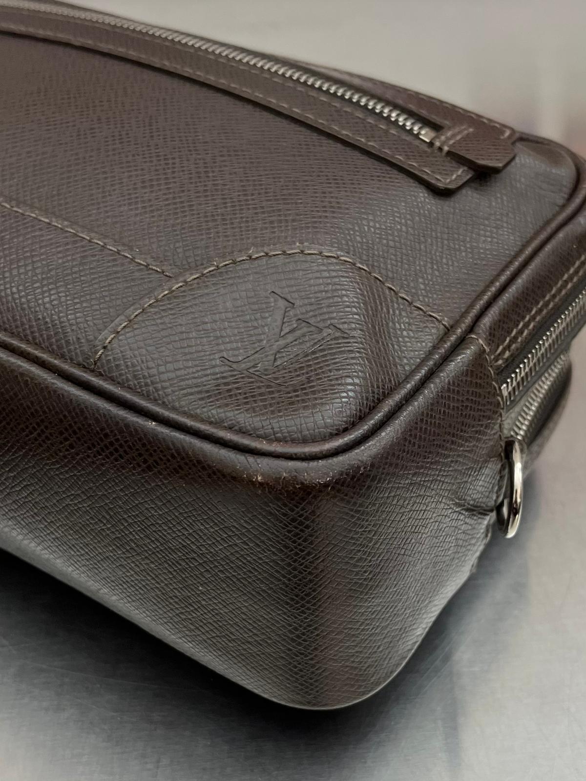 Louis Vuitton Pavel Taiga Leder (Braun)