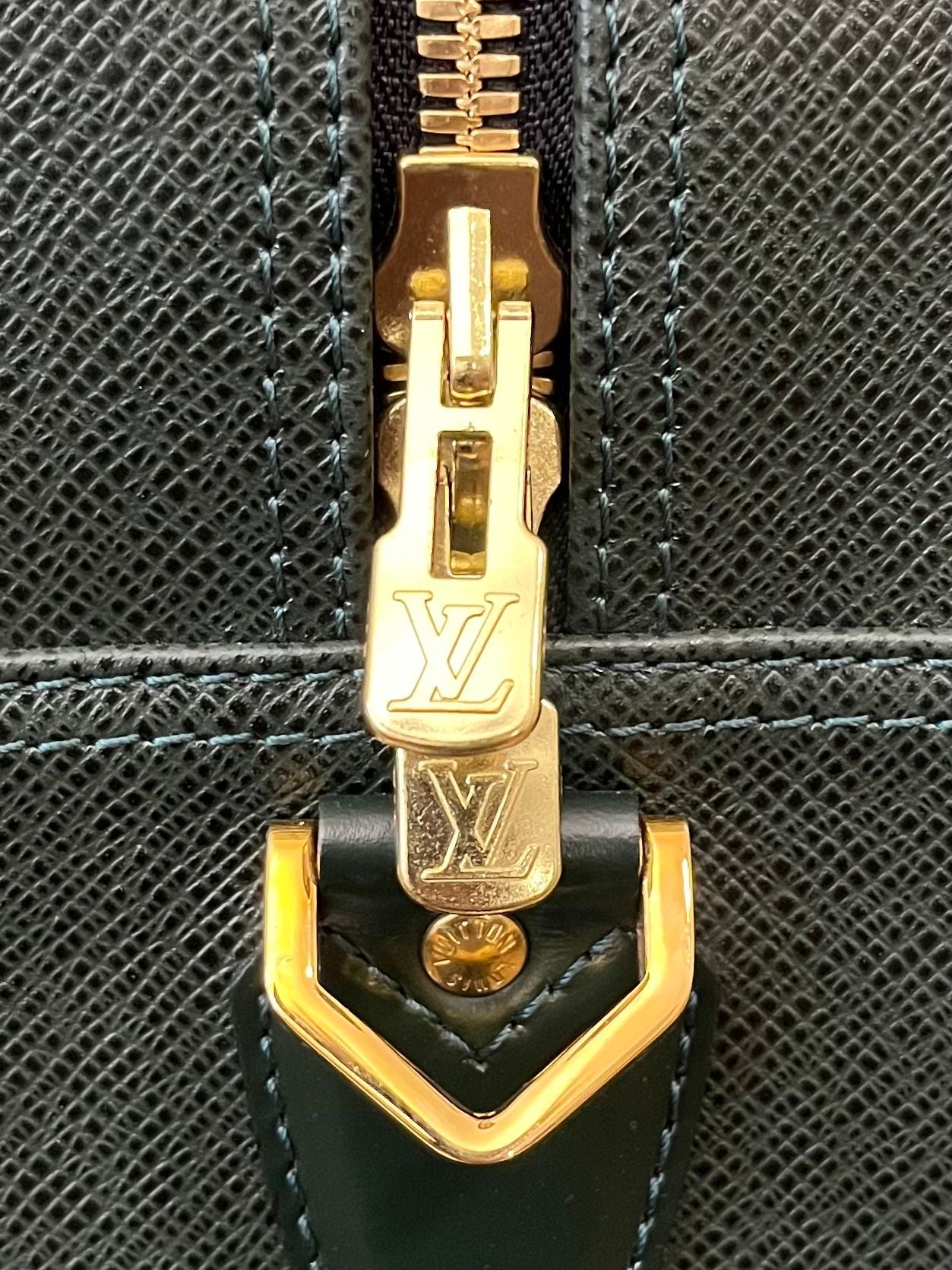 Louis Vuitton Kendall PM Taiga