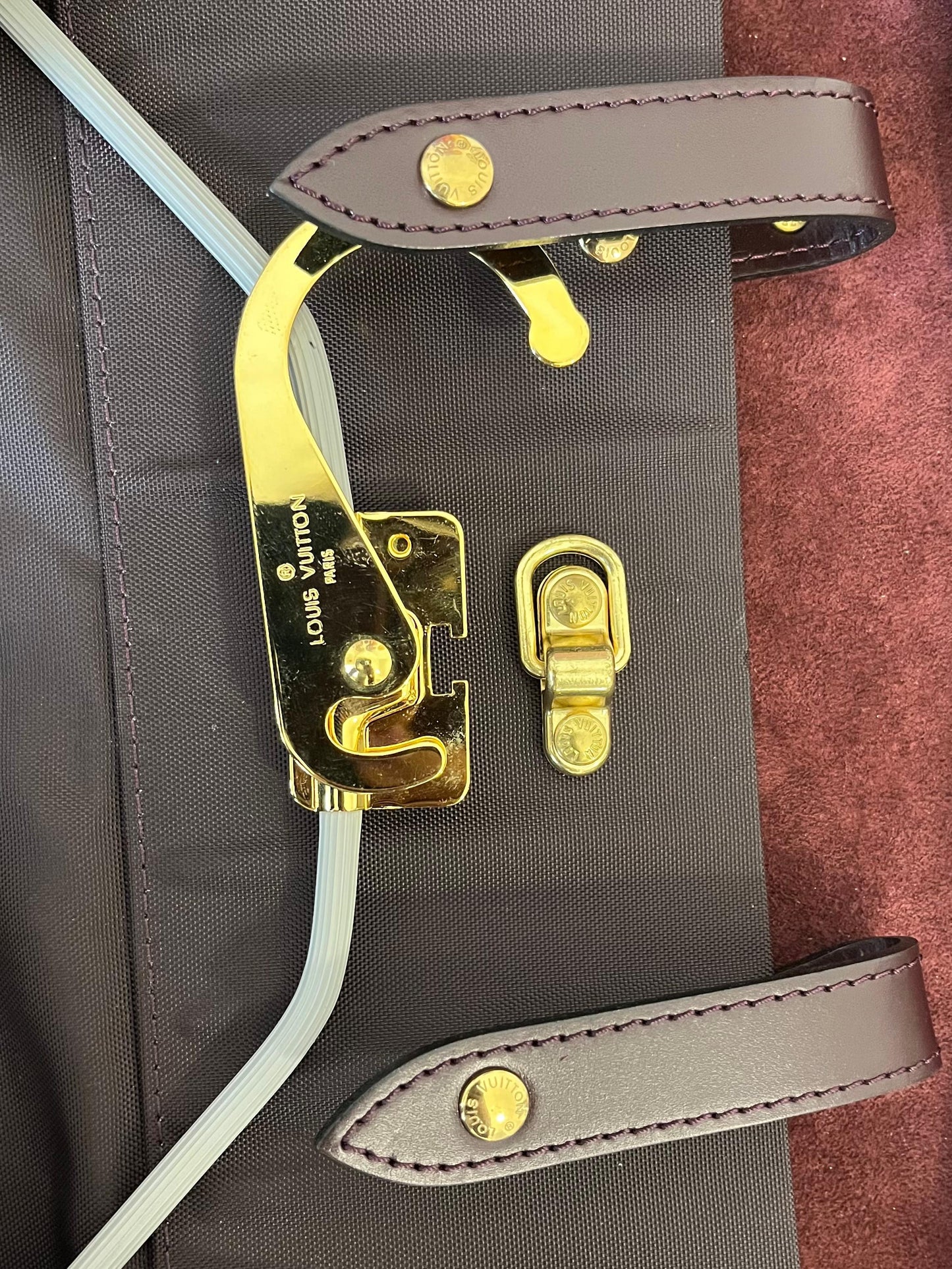 Louis Vuitton Helanga Taiga
