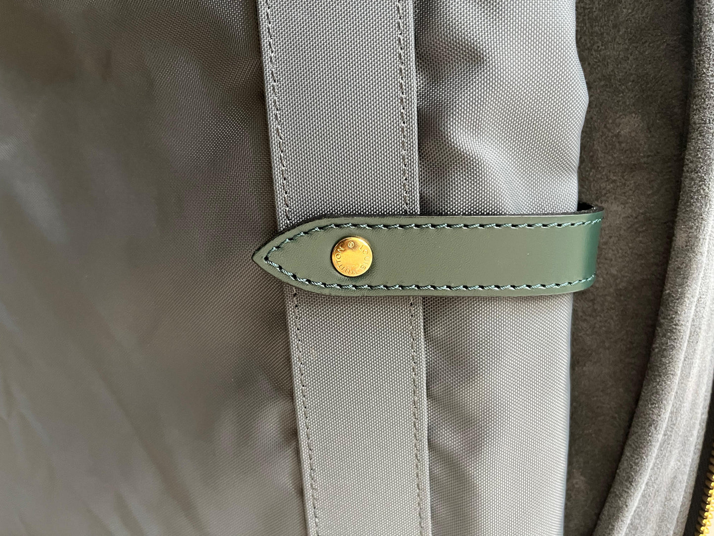 Louis Vuitton Helanga Taiga
