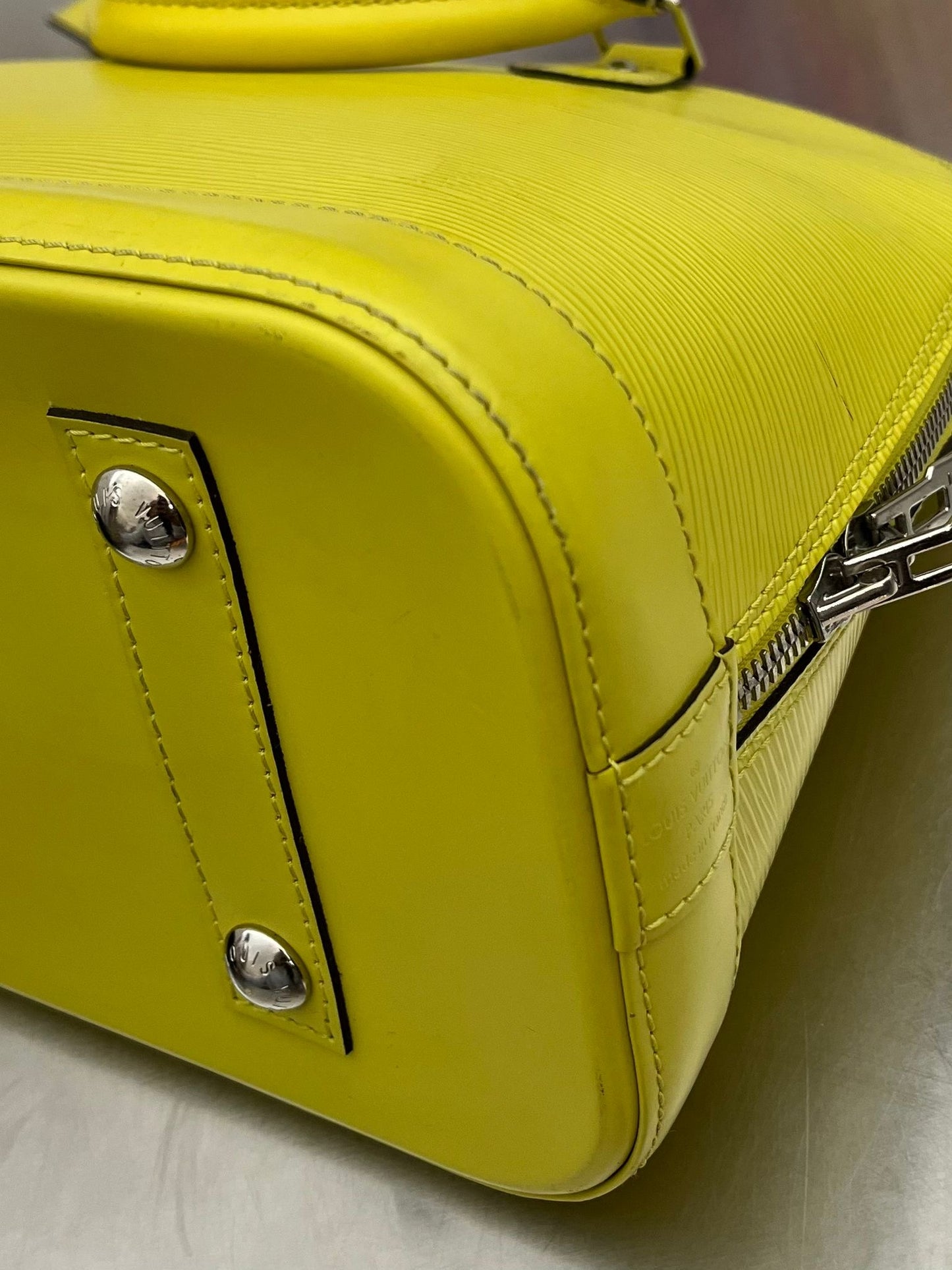 Louis Vuitton Alma PM Epi