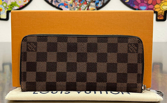Louis Vuitton Zippy Vertical Damier