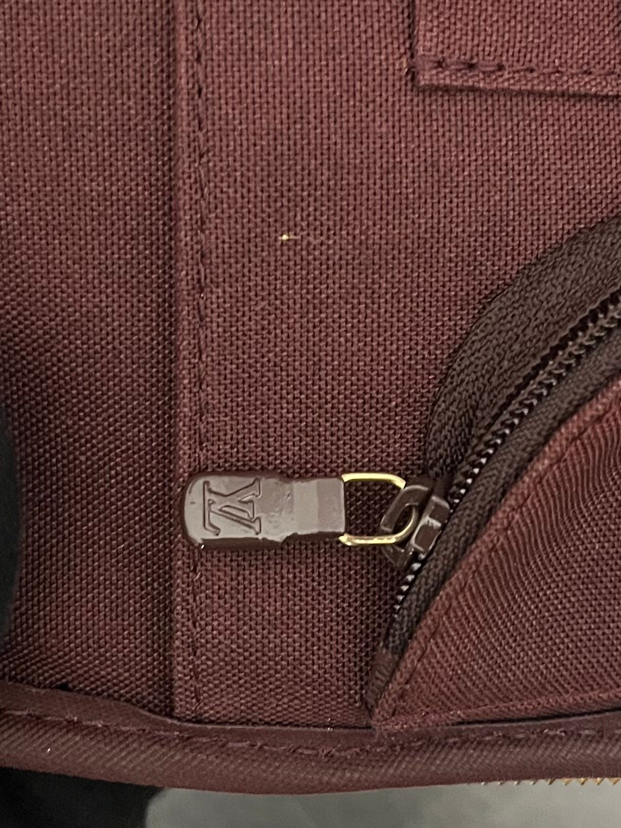 Louis Vuitton Porte Ordinateur Toura Taiga